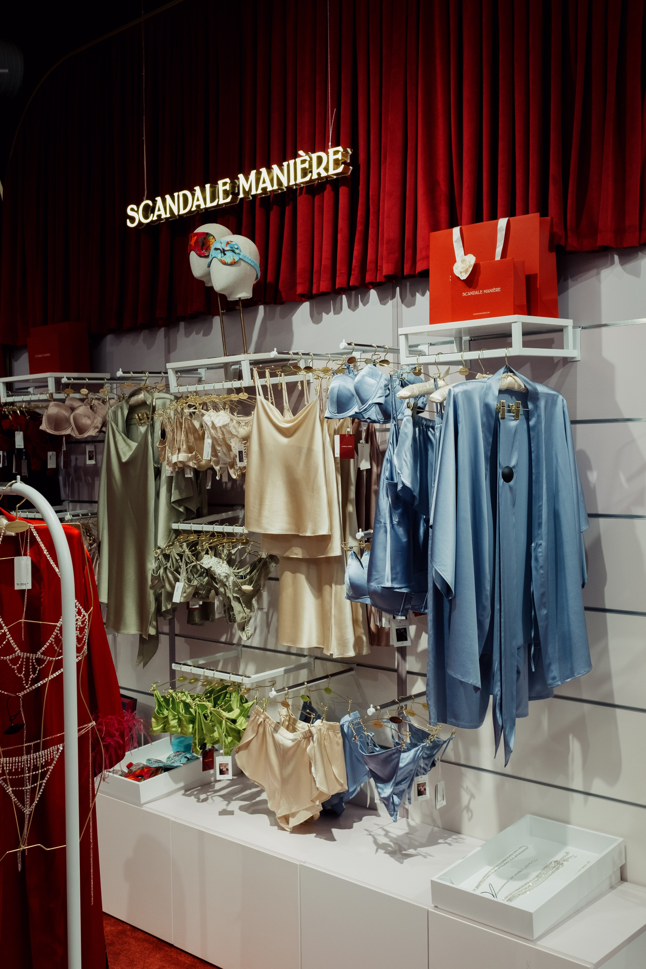 SCANDALE MANIERE. Репортажный и портретный фотограф в Москве Илья Спиридонов