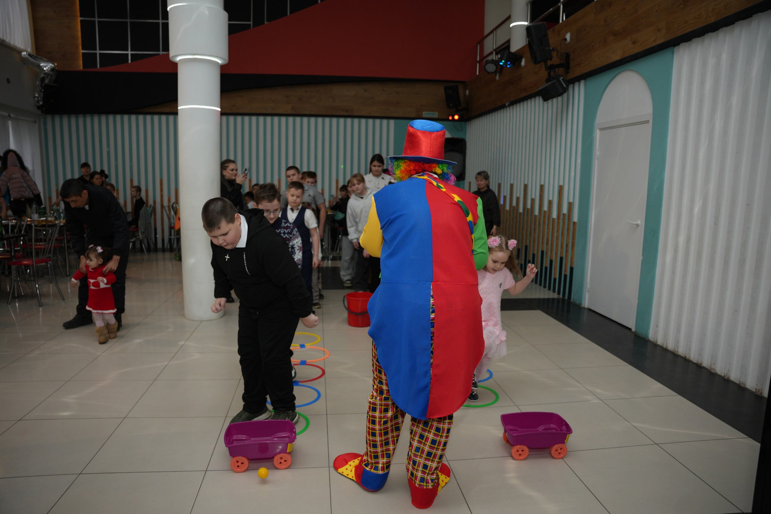 Социально —благотворительная акция «Ты в этом мире не один», посвященная Международному дню инвалидов. ВЫПУСКНЫЕ АЛЬБОМЫ, Школьный фотограф, семейный и свадебный в Саратове и области Ольга Плаксина