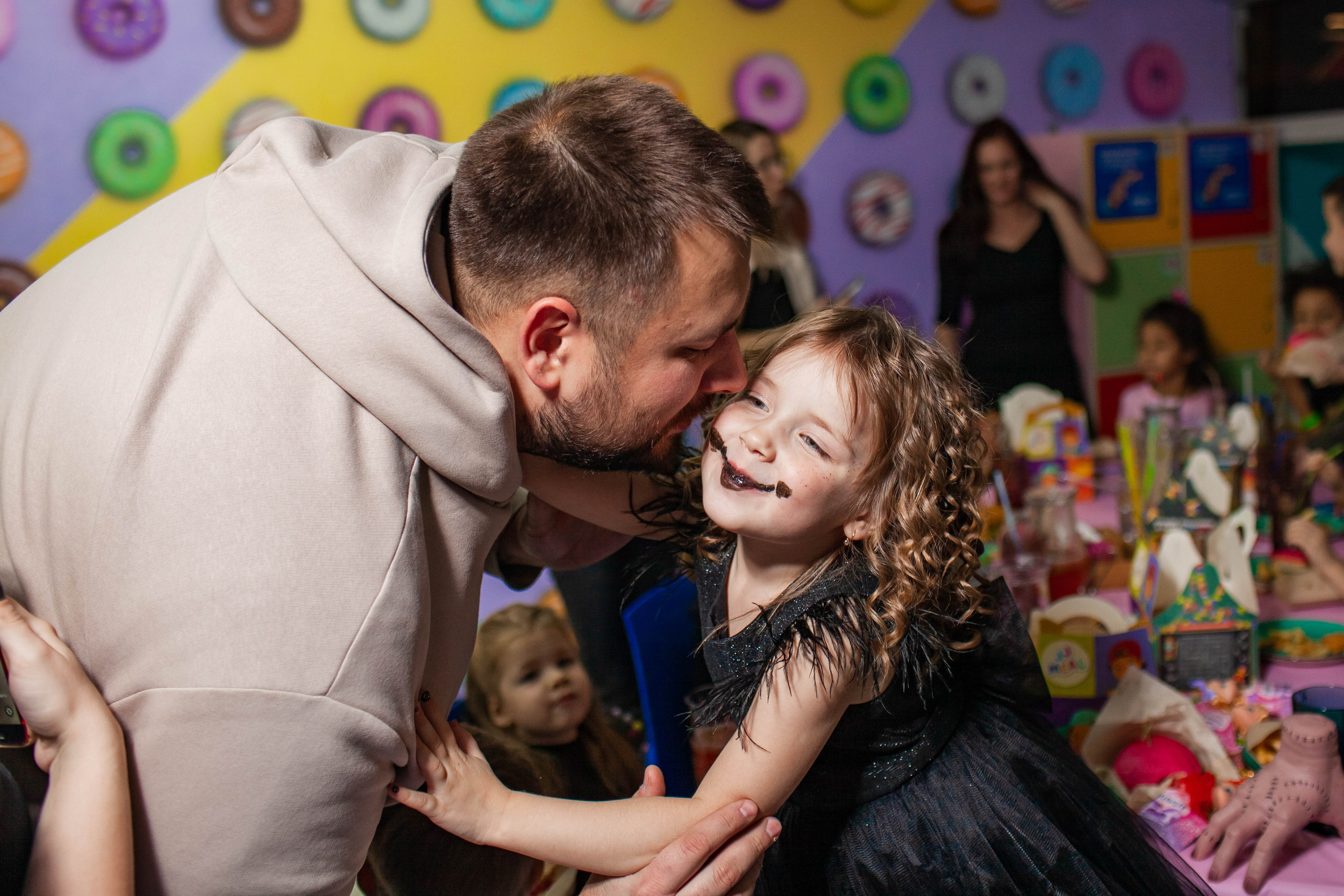 День Рождения Анечки в стиле Уэнсдей. Детский и семейный фотограф в Санкт-Петербурге Елизавета Сорокина
