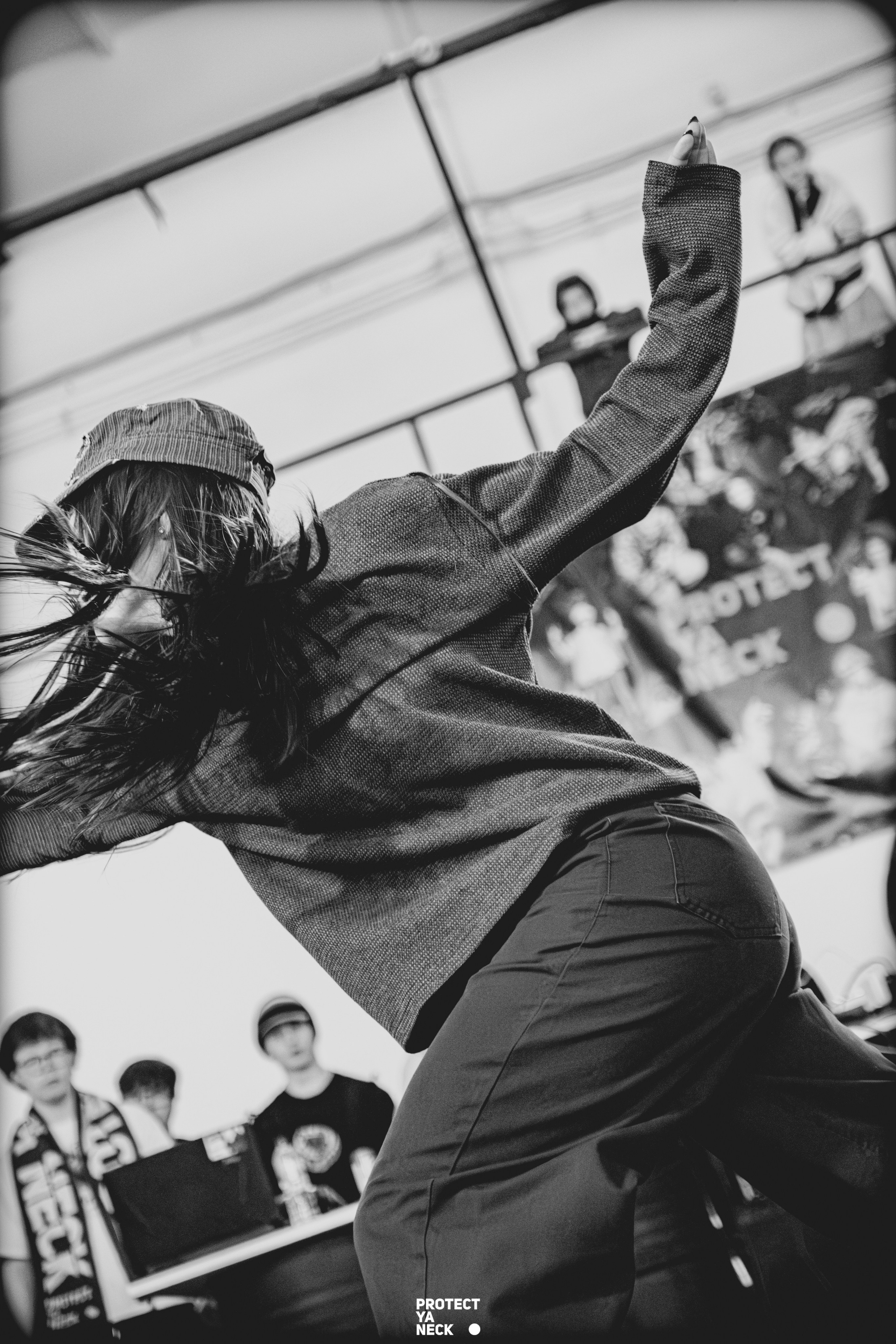 PROTECT YA NECK 22/03 (@youlovebu). Соня бу тебя сфоткала