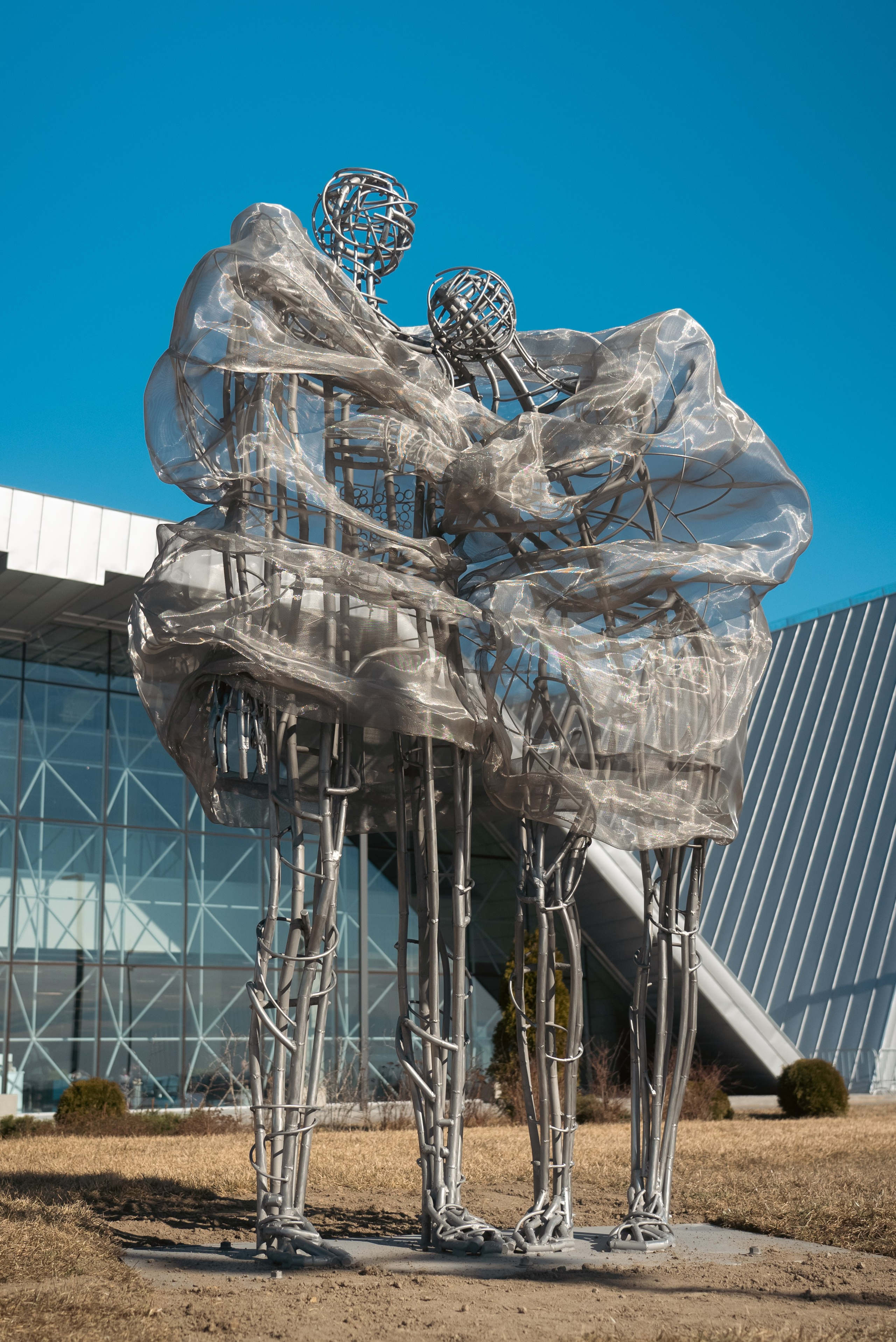 Вдвоем / СПб / Кронштадт / парк «Остров Фортов"/ набережная/ 03.2025. Художник — скульптор Антонина Фатхуллина