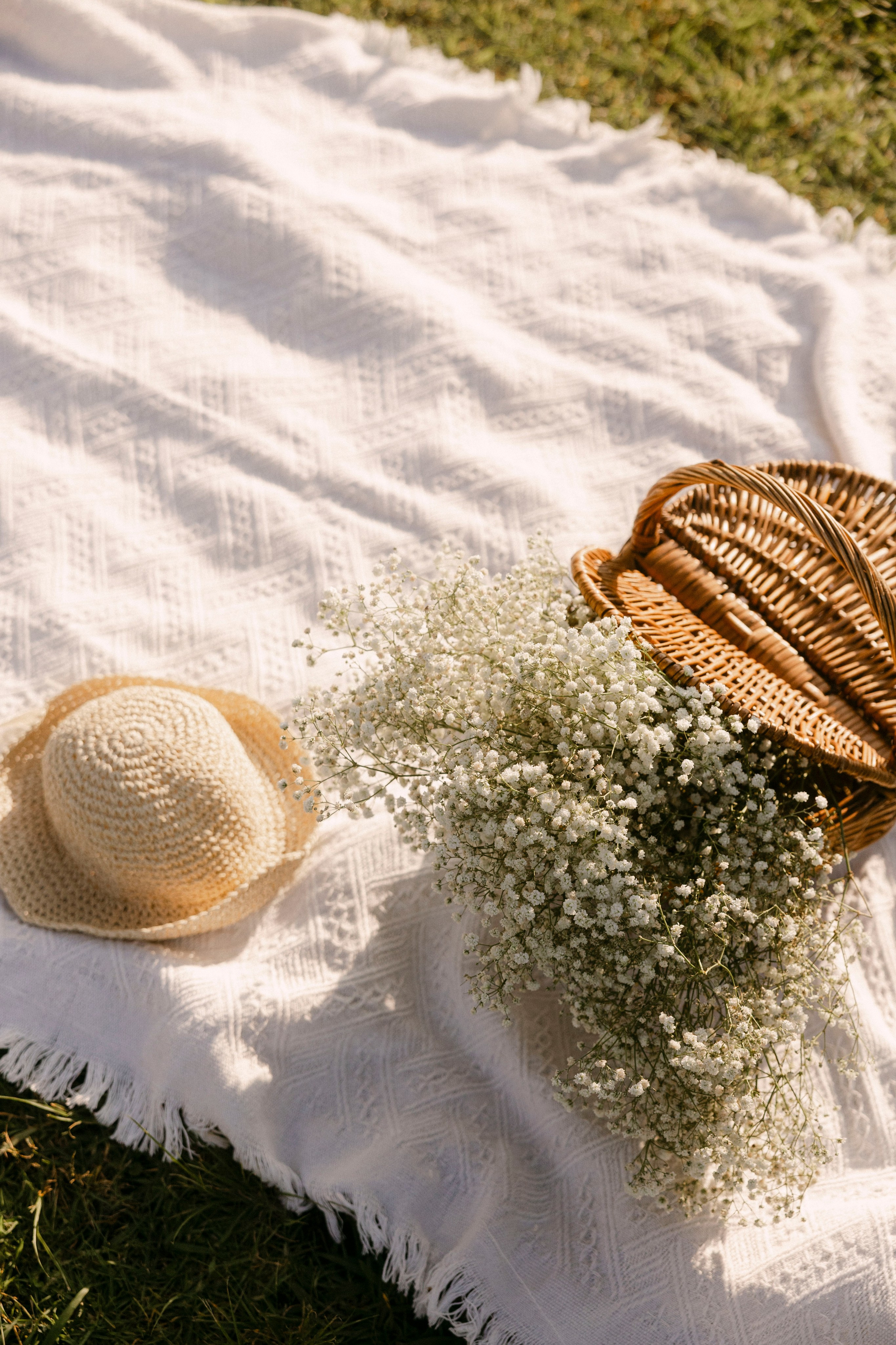 First year photoshoot inside the park (sunset). Wedding and family photographer