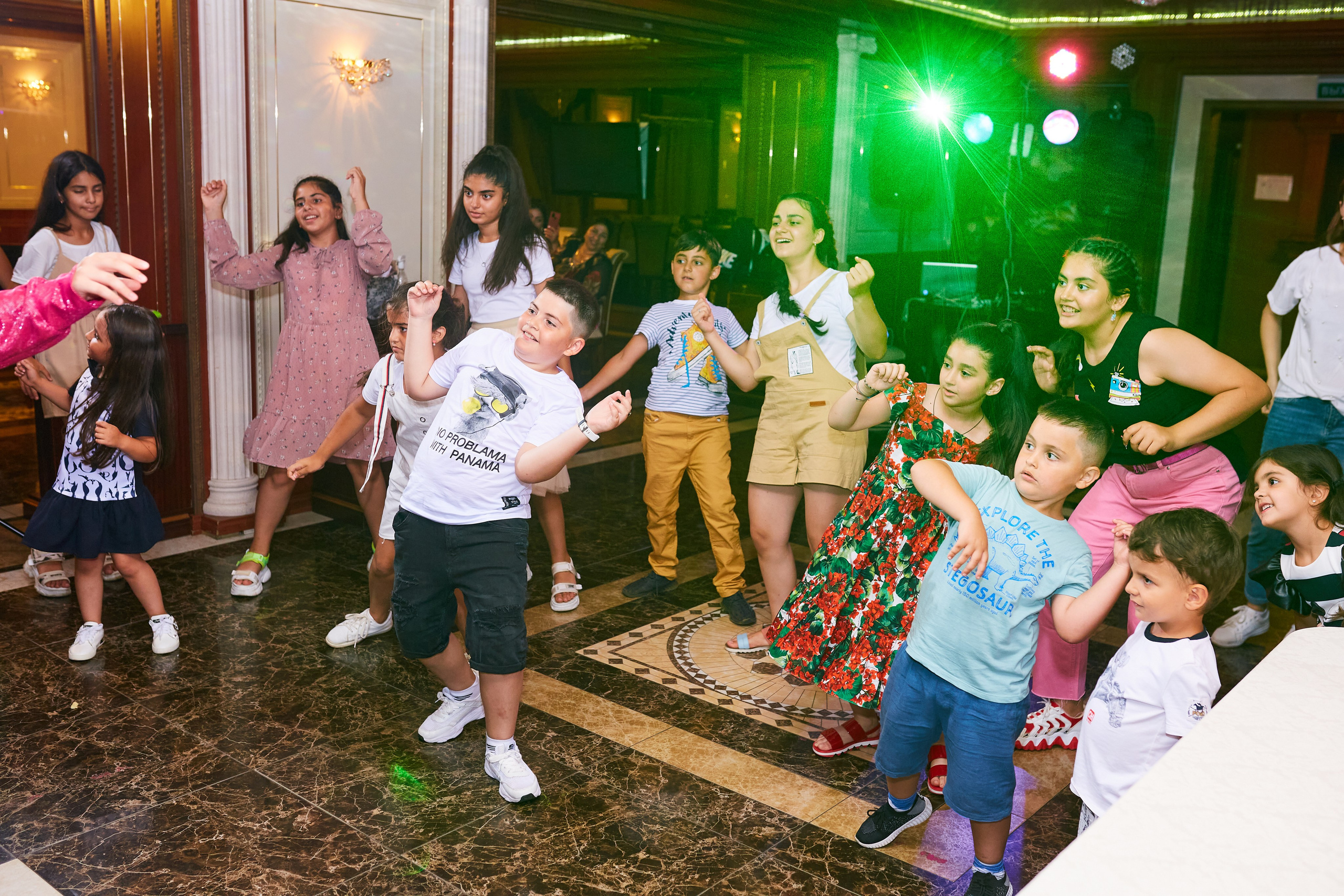 Детский День рождения с салютом, фокусником и тиктокерами, конечно же. Кокорин Евгений Фотограф