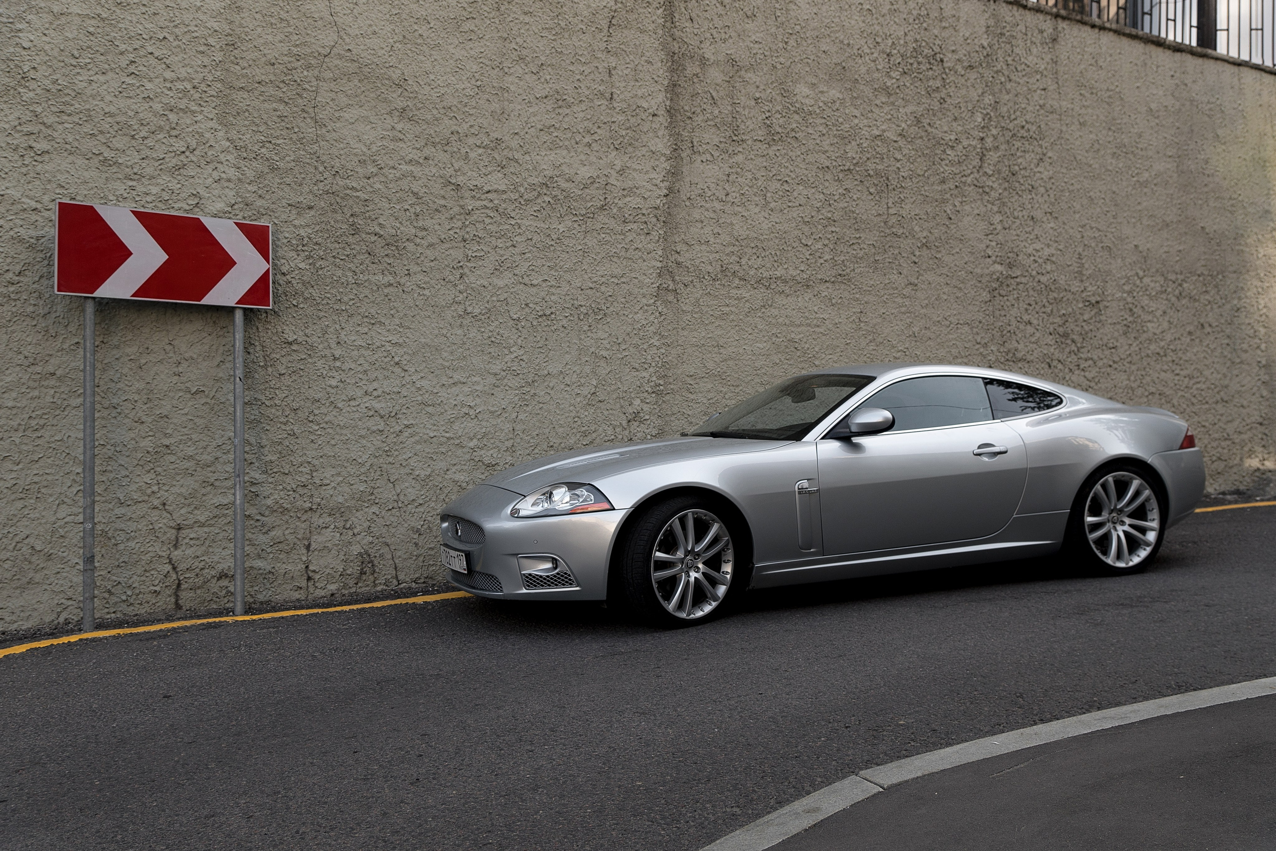 Утренняя фотосъемка автомобиля Jaguar в Москве. Жуков Илья  свадебный фотограф в Москве