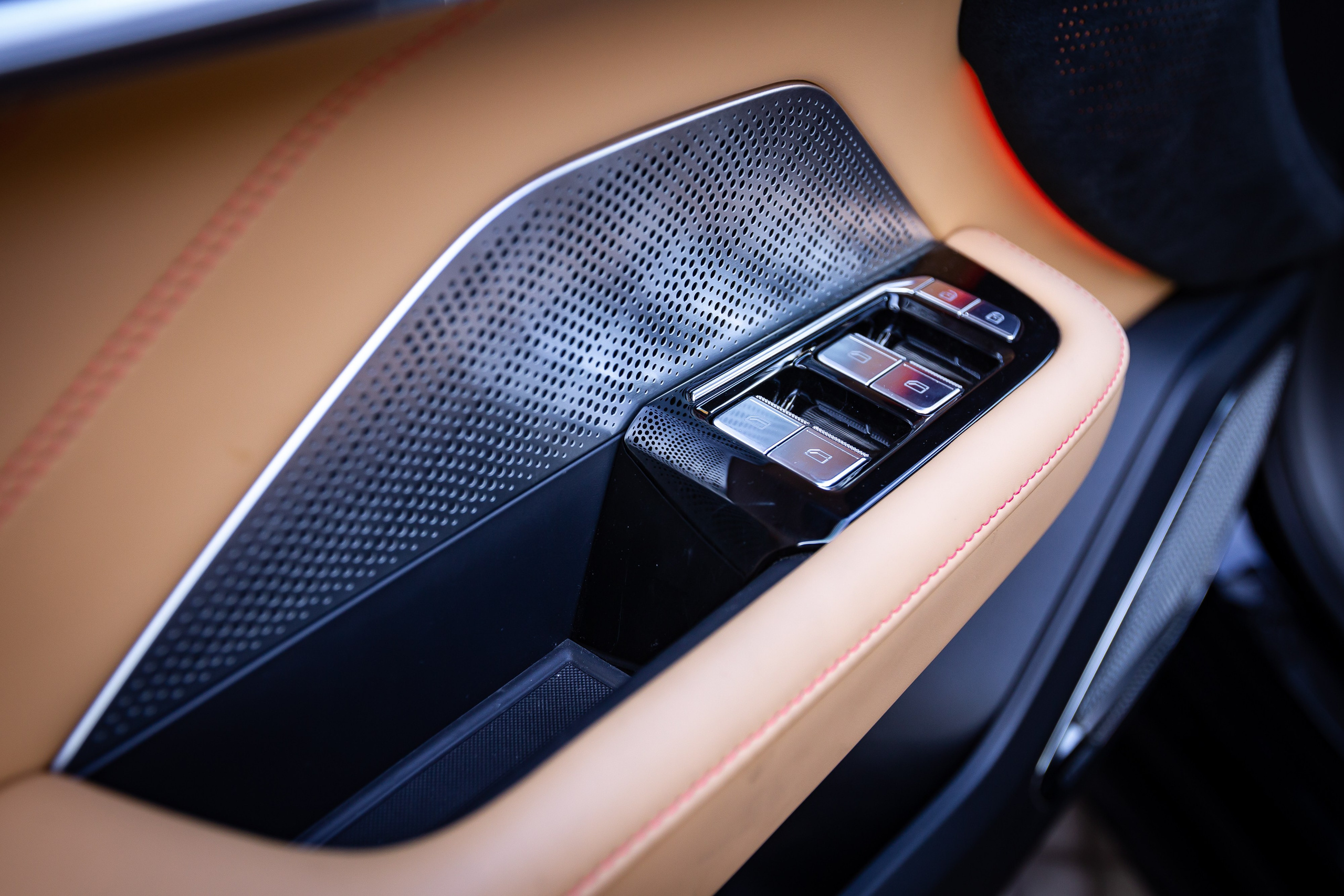 Профессиональная фотосъемка автомобилей в Москве и Московской области. Фотостудия в Москве LUXARTPHOTO