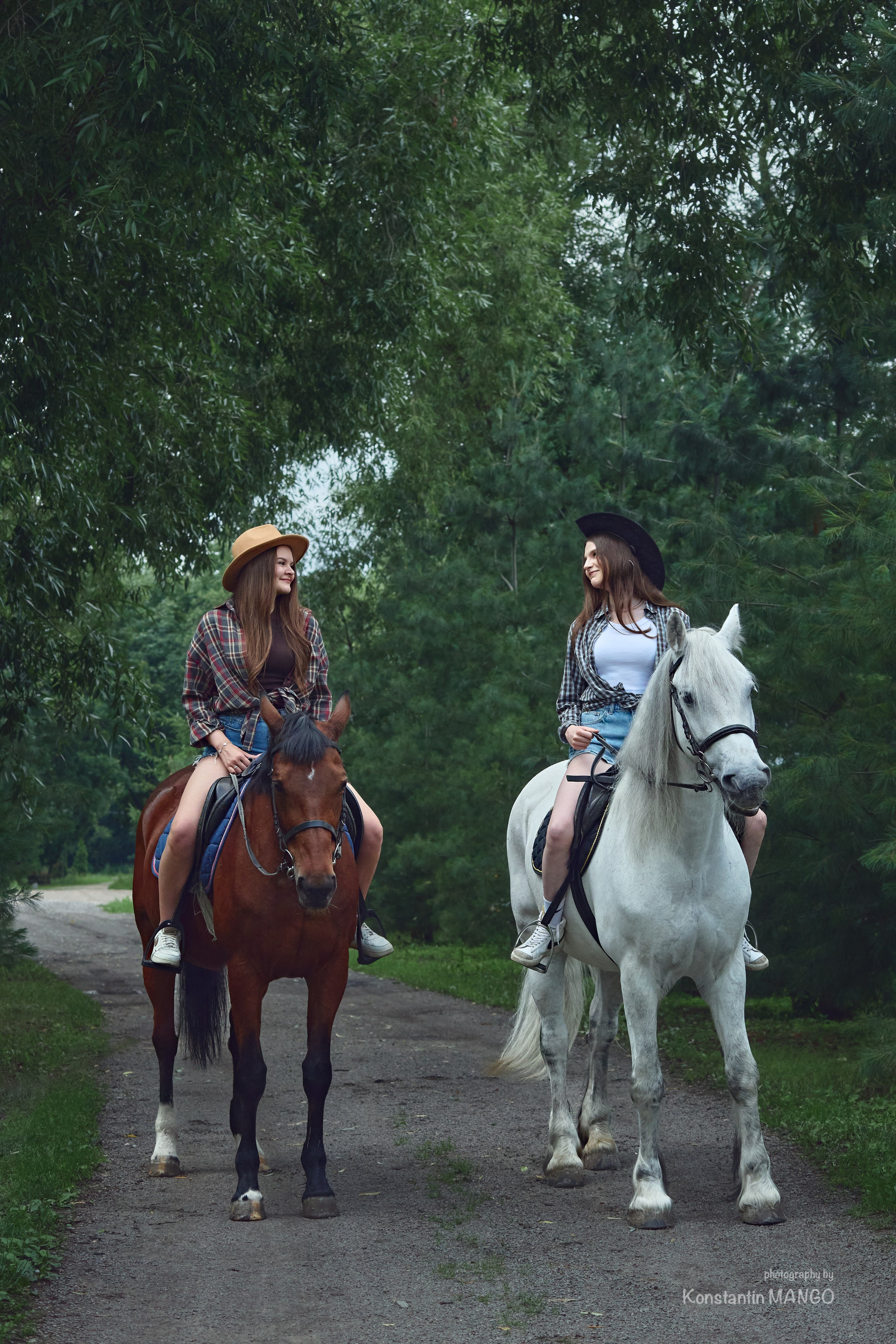 Фотопрогулка для Виктории и Полины на лошадях. Фотограф в Рязани. Свадьба, семейное фото, портрет. Константин Манго