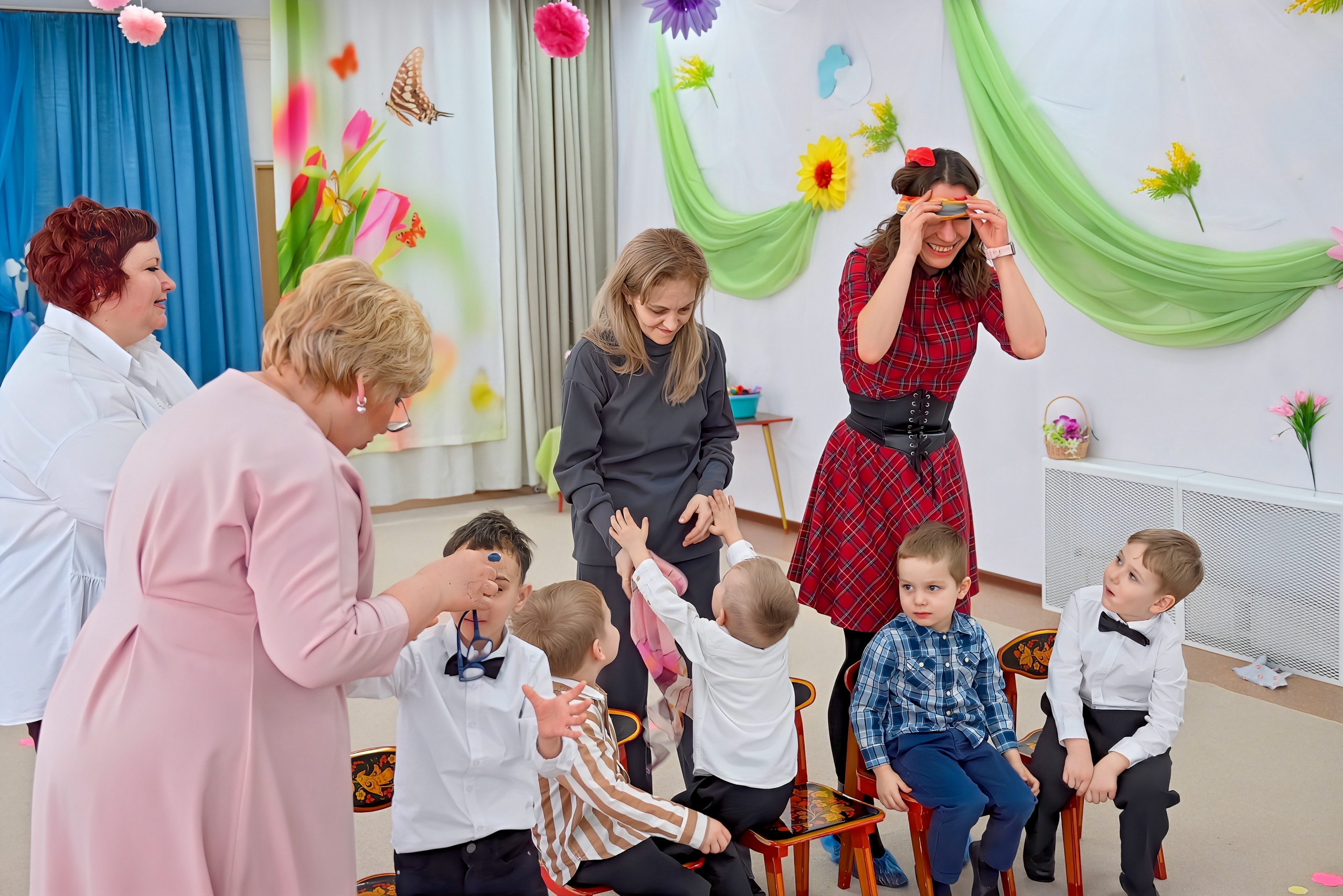 Праздник в группе «Дружная семейка». Семейный и детский фотограф Москва