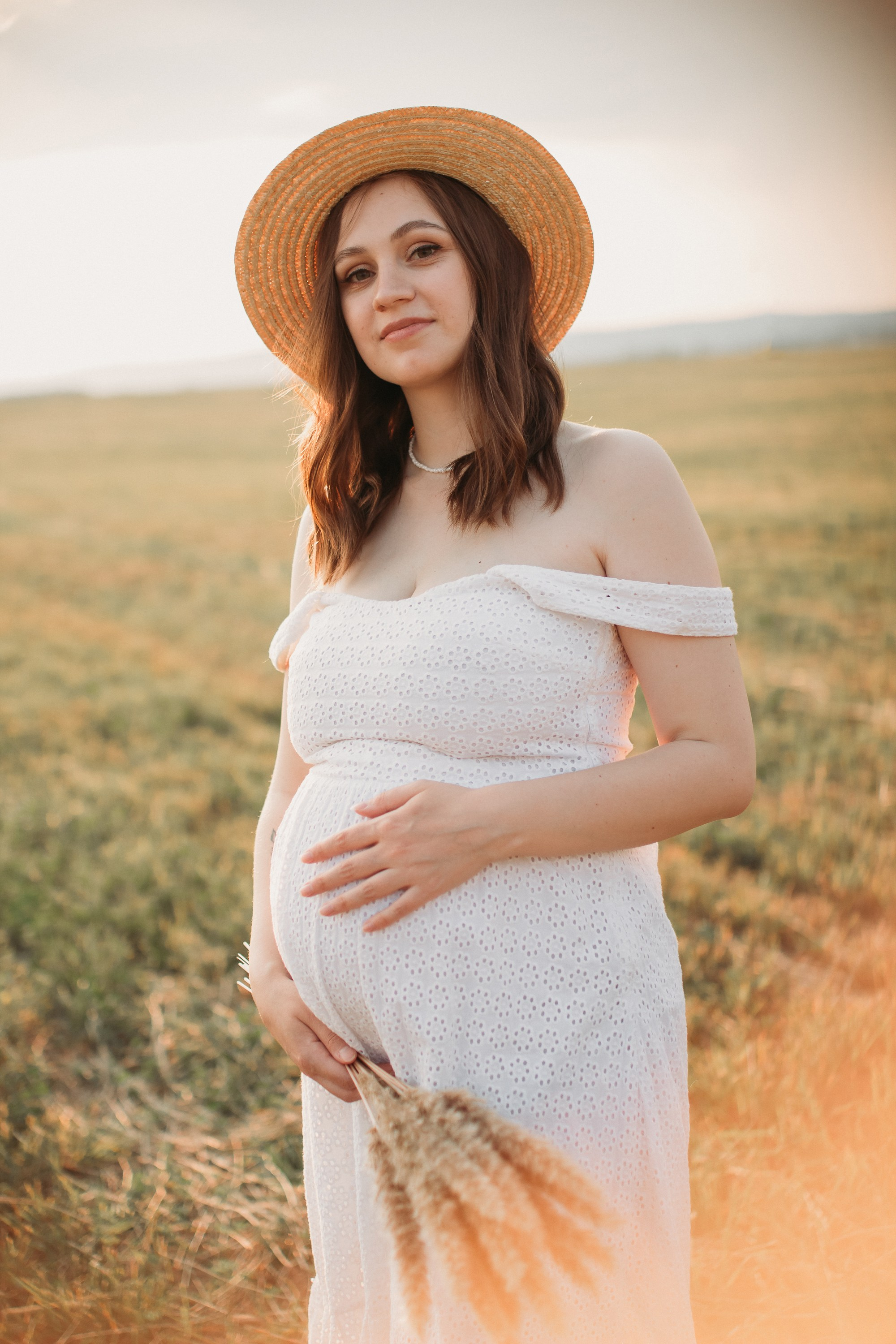 Фотосессия беременности в поле на закате. Семейный фотограф Екатеринбург Черепанова Олеся