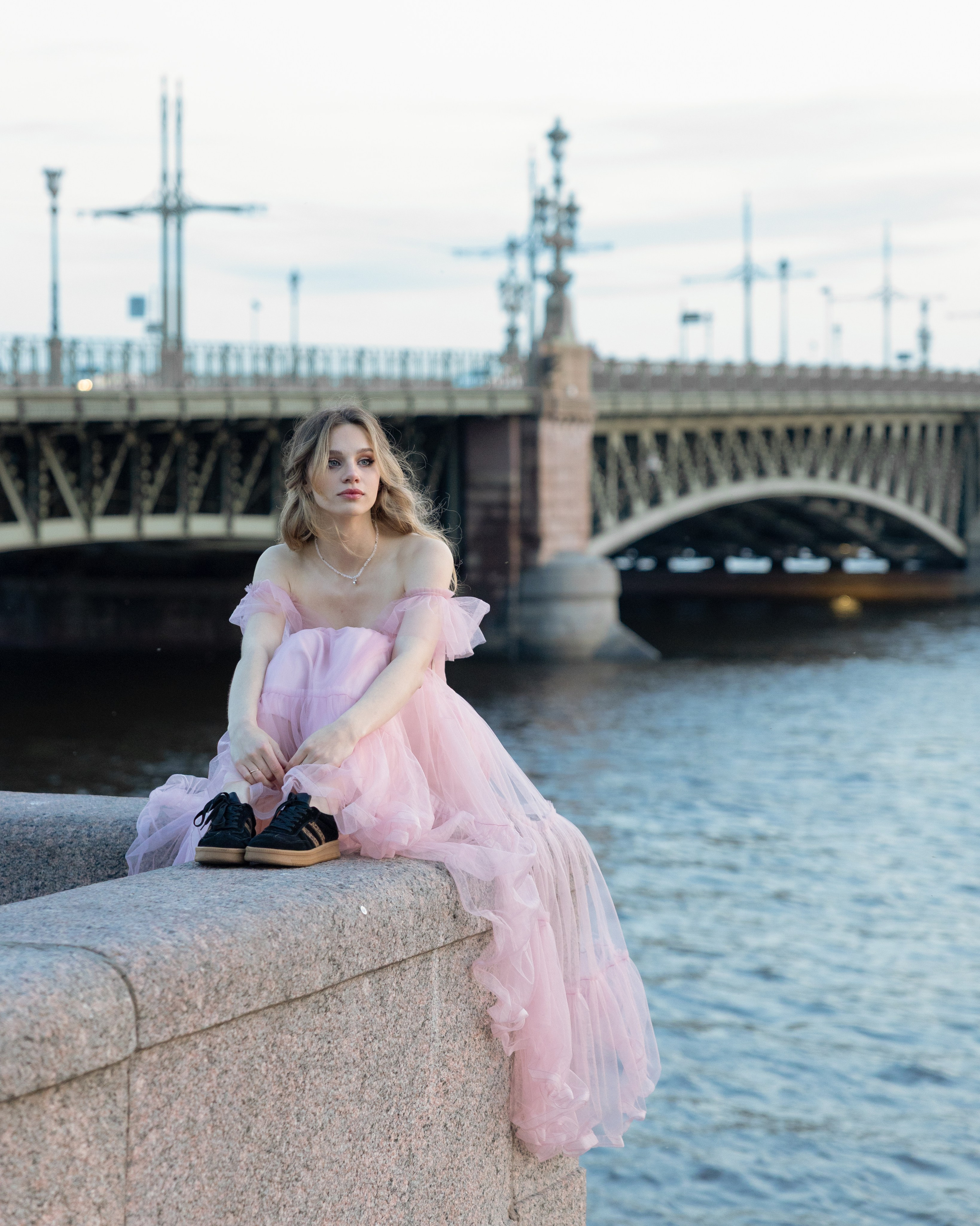 Фотопрогулка на фоне разведенных мостов. Белые ночи Питера. Фотограф в Санкт-Петербурге Вагнер Юлия