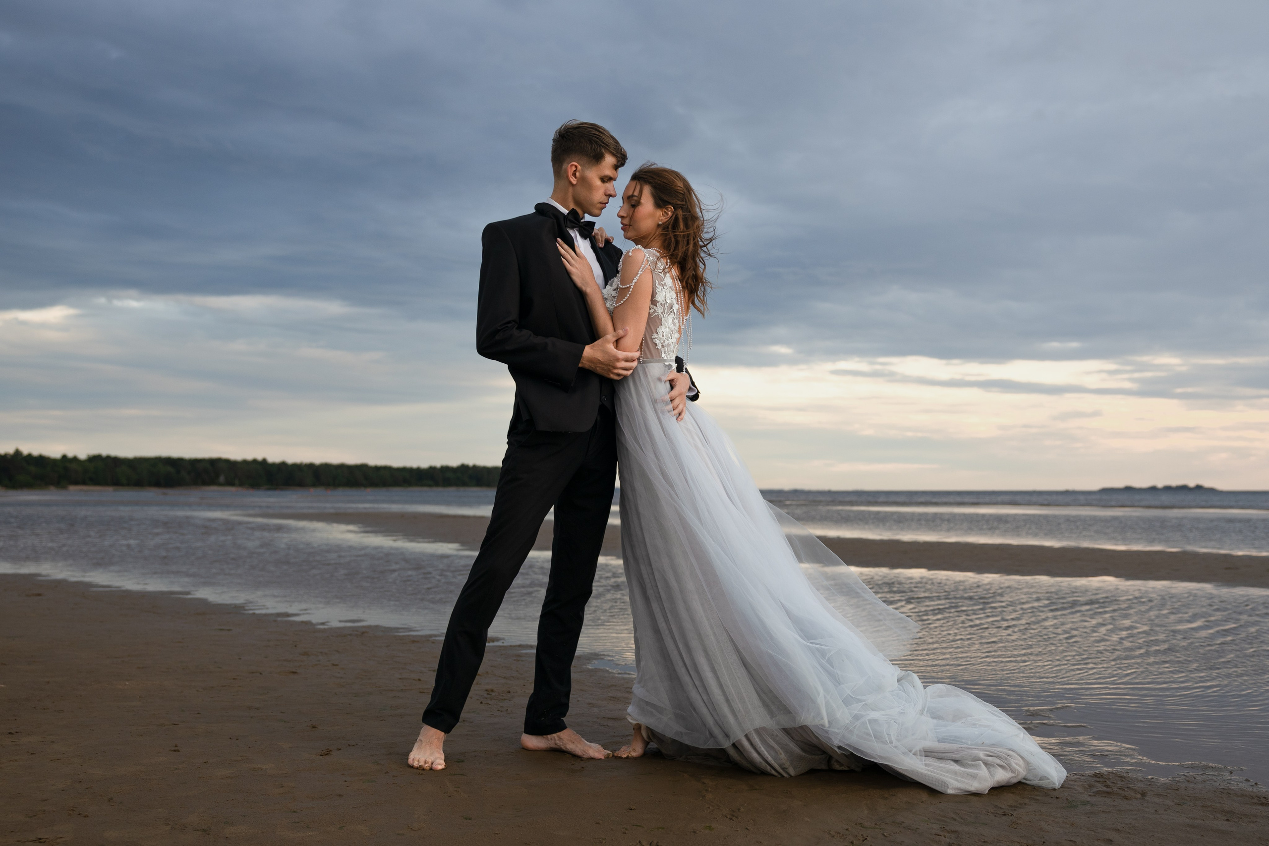 Свадебный ужин для двоих на берегу Финского залива. Фотограф в Санкт-Петербурге Вагнер Юлия