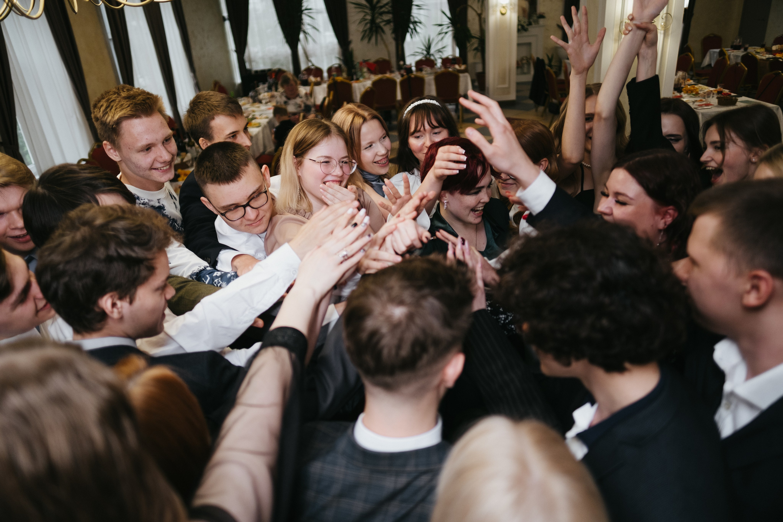 Выпускной 11 класс школы № 30. Свадебный и репортажной фотограф Денис Ожигин в Краснодаре и Краснодарском крае