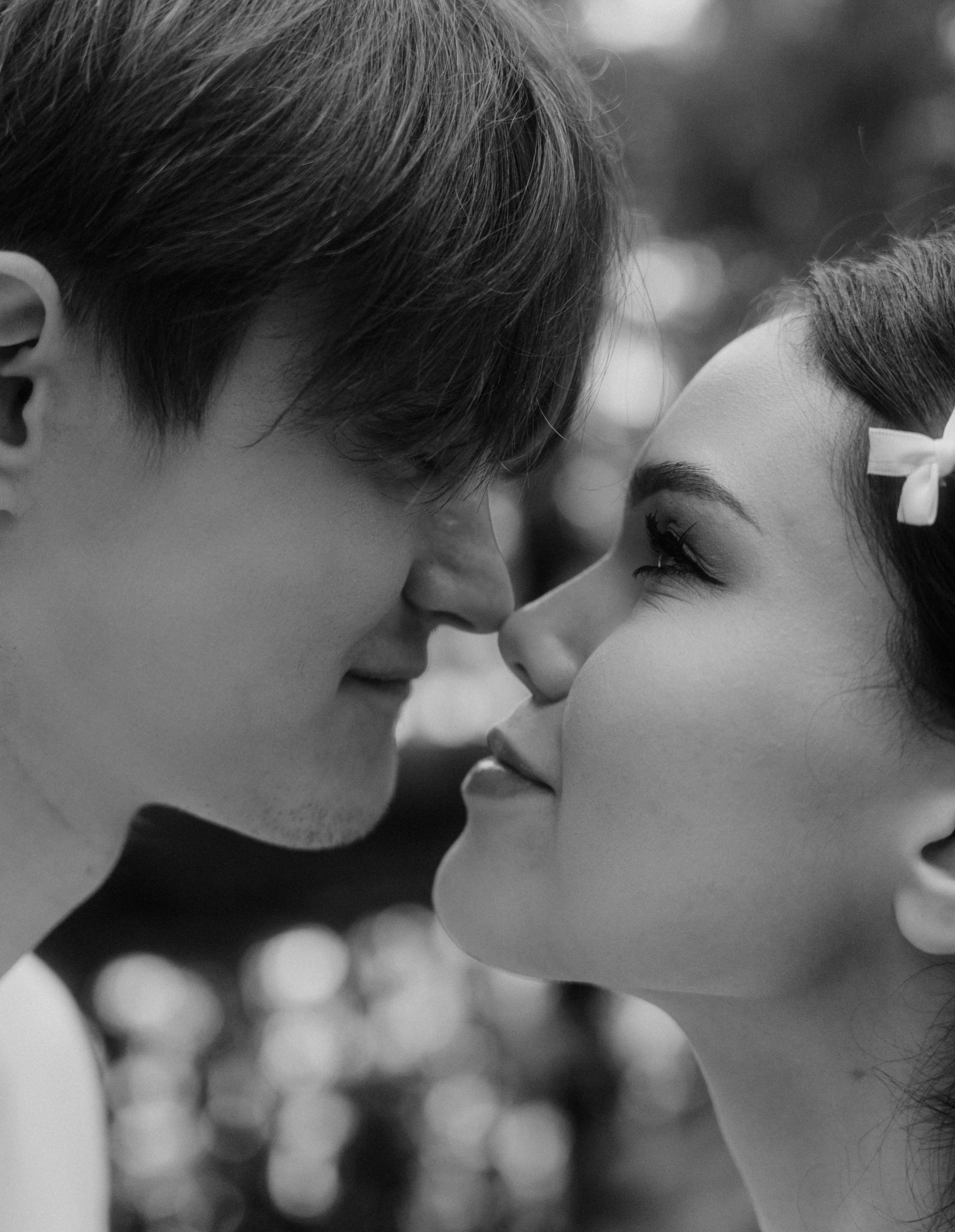 Фотосессия лавстори в Санкт-Петербурге. Лопухинский сад.