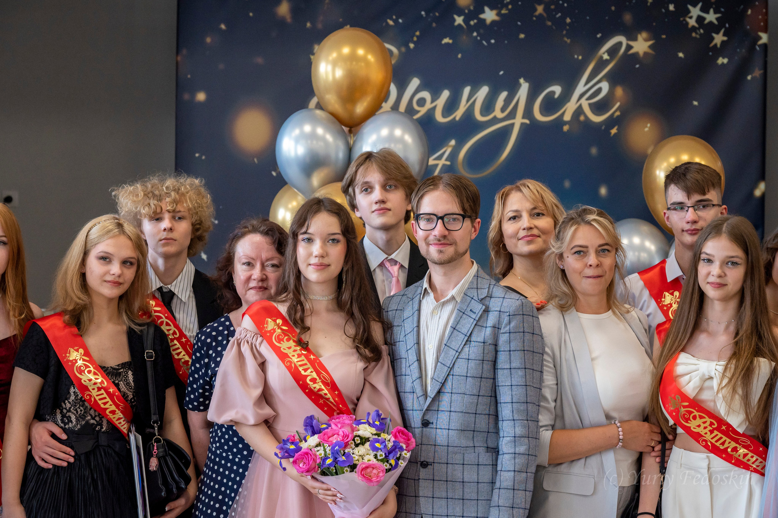 Репортаж о выпускном 9 классов в школе № 7 города Королёва, 26.06.24г. Профессиональный фотограф интерьеров в Москве Юрий Федоскин