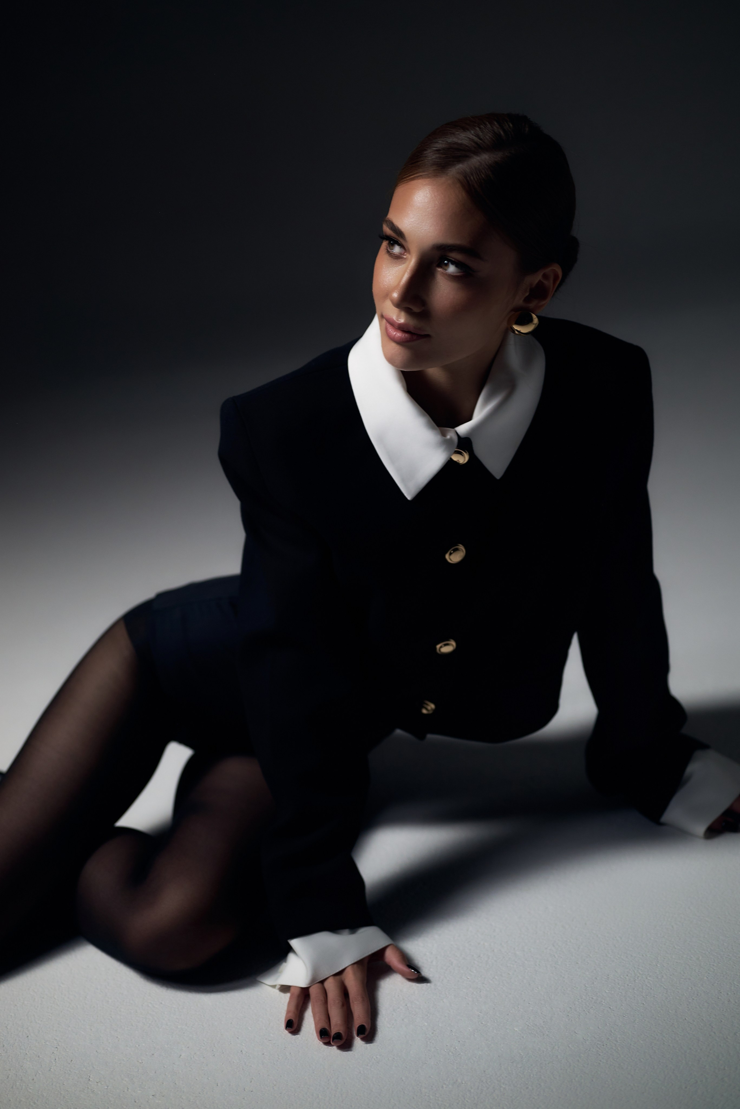 Индивидуальная фотосессия на улице в Казани – женский портрет в естественном светеФотограф Дарья Шемякина – персональная съёмка в КазаниЖенский образ на фотосессии – прогулочная фотосъёмкаФотосъёмка для Instagram – стильный образ и мягкая ретушьЭстетическая фотосессия для девушки – авторский стиль