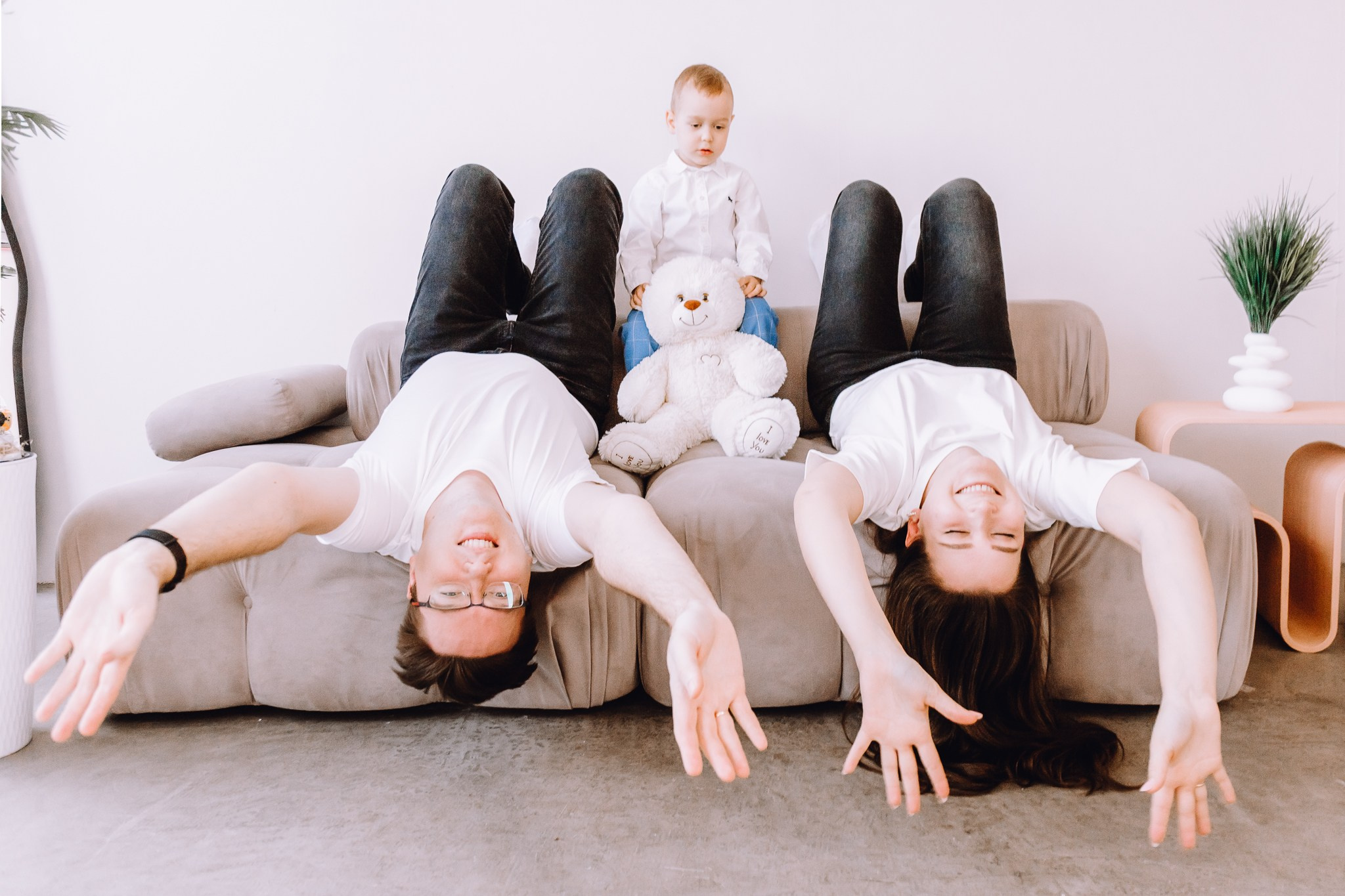 Лева и его родители 🦁. Репортажный и семейный фотограф в Москве