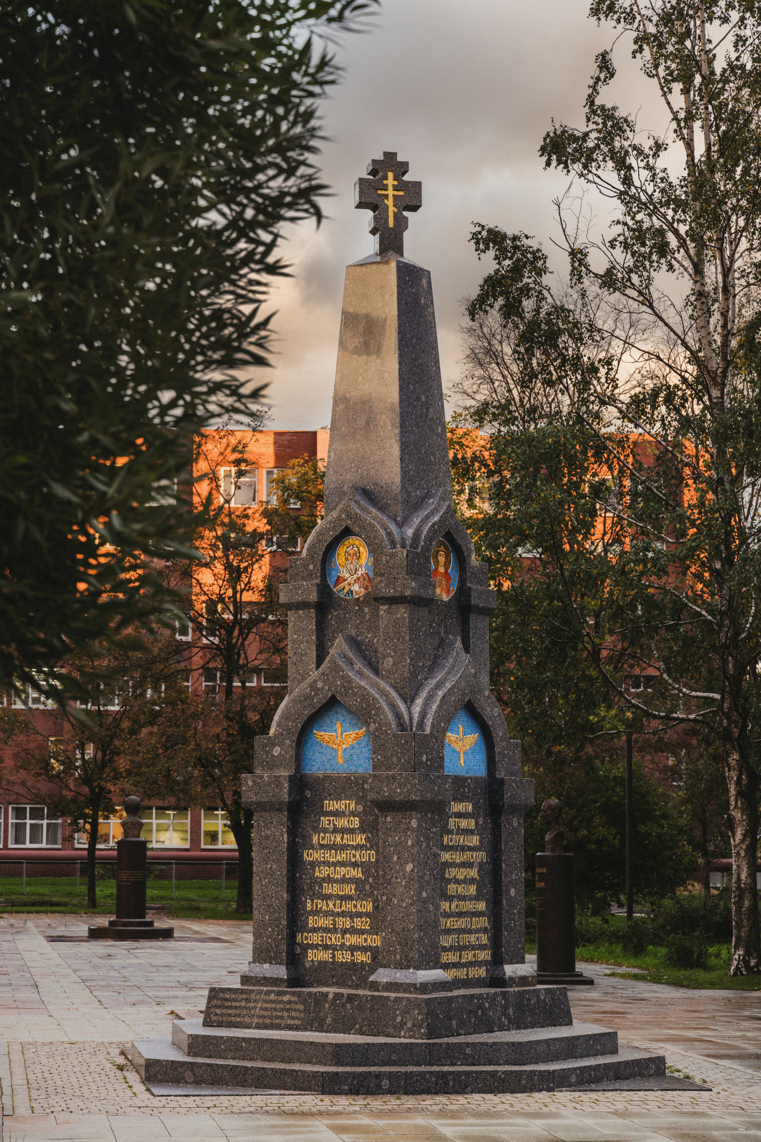 Мозаичное оформление памятной стелы в сквере им. Л. М. Мациевича. Витраж и мозаика на заказ в Санкт-Петербурге