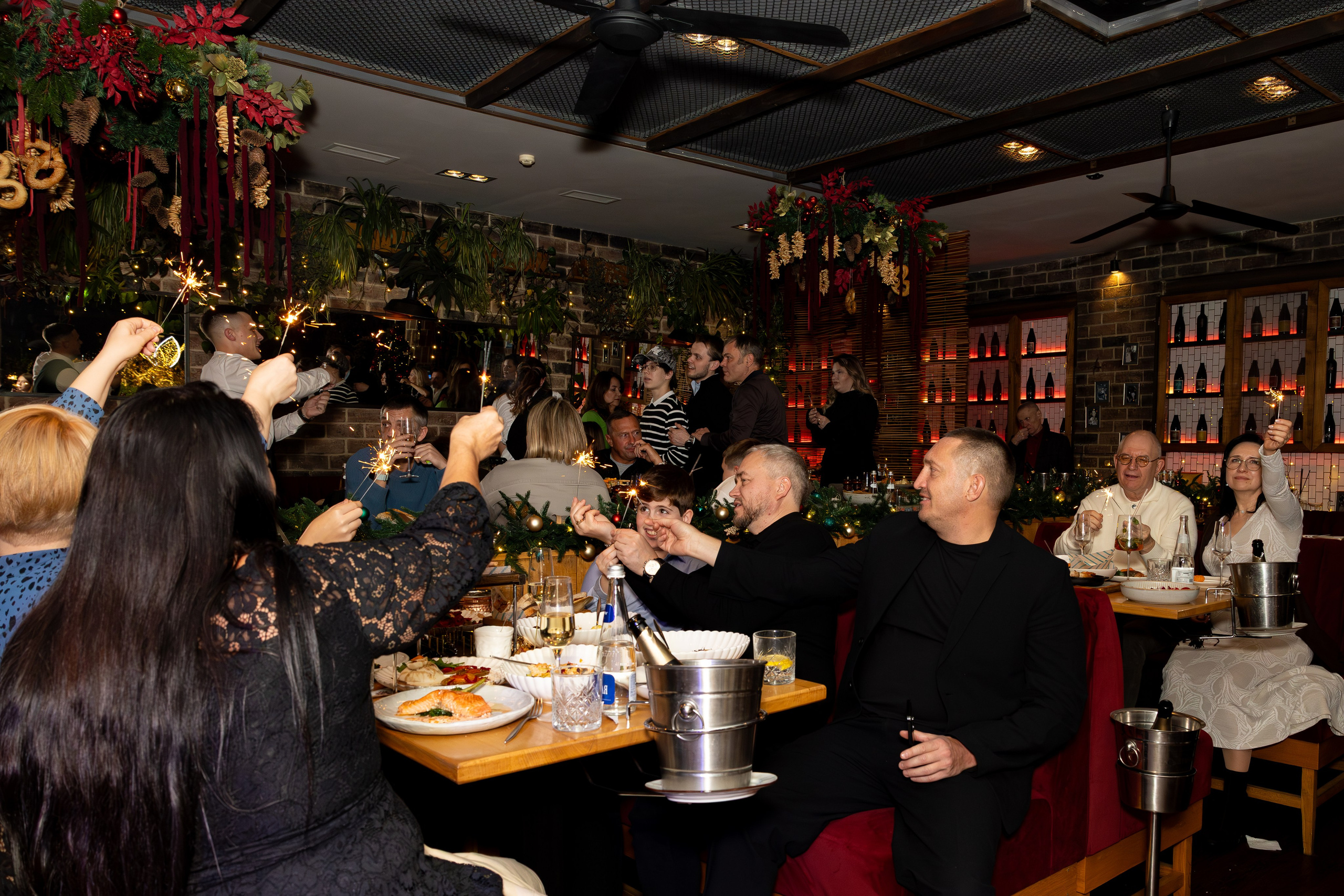 Новогодняя ночь 2026 в панорамном ресторане «Чайка». Дженбаз Павел — фотограф в Ялте