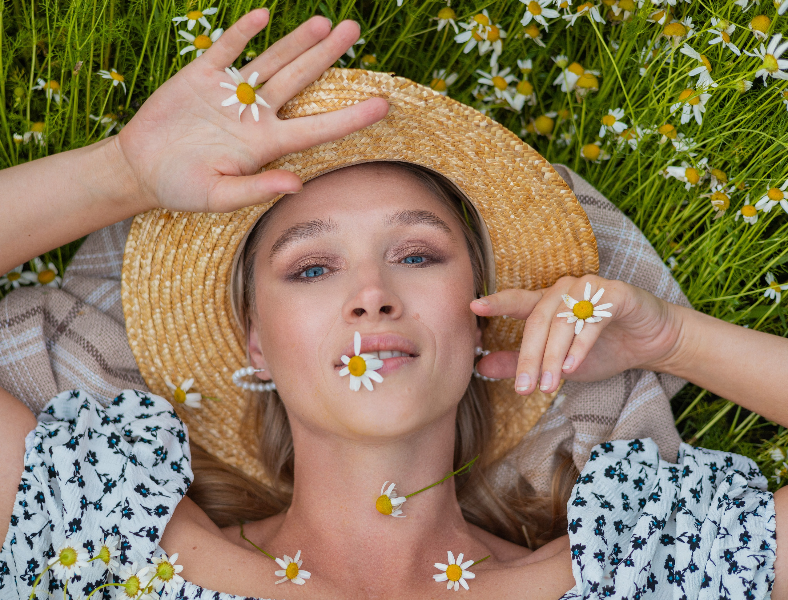 Фотосессия в Ромашковом поле. Портретный фотограф Панферова Регина г. Санкт-Петербург, г. Казань