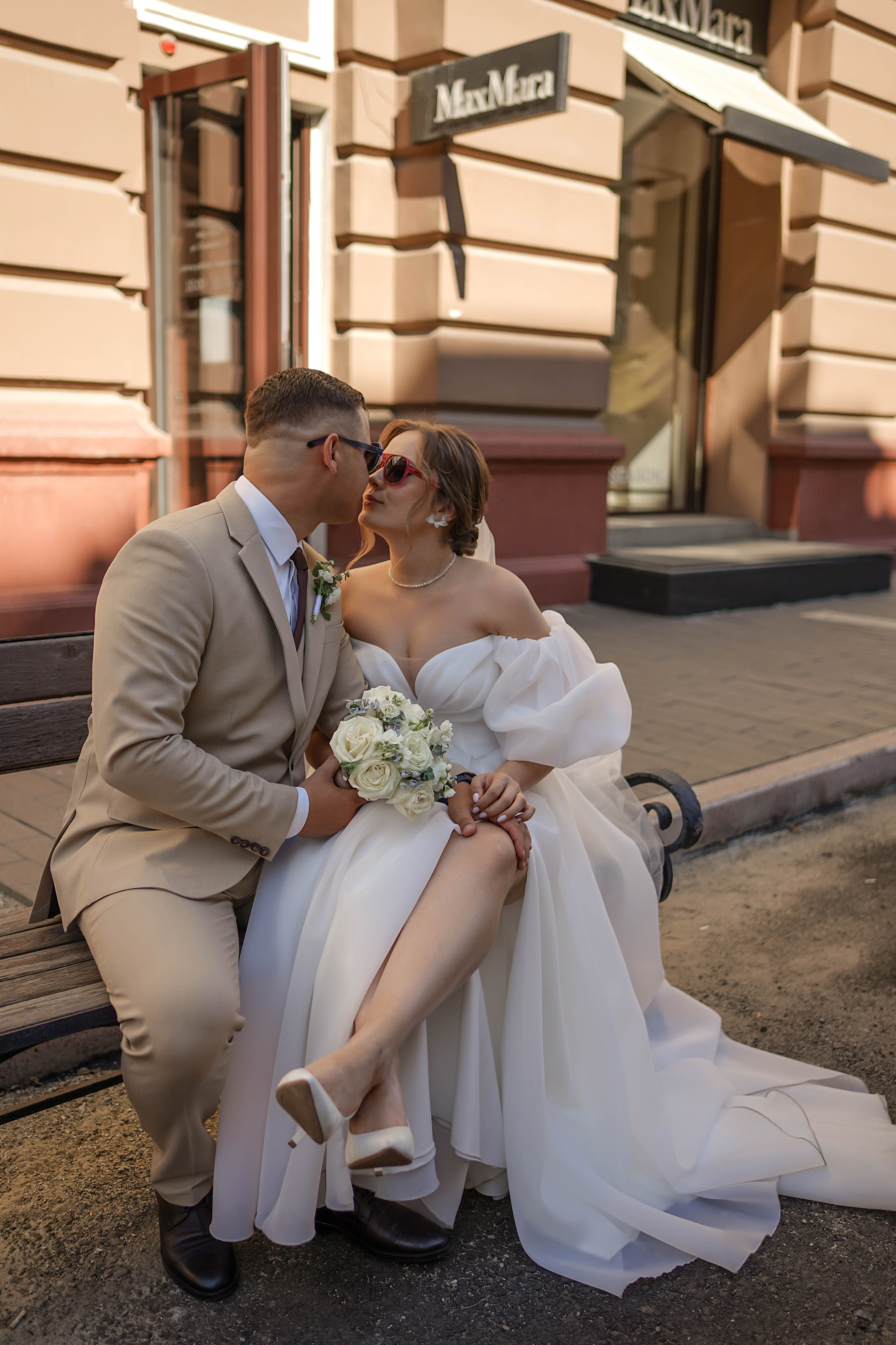 Лиза и Сережа: регистрация, прогулка и банкет. Фотограф в Иркутске