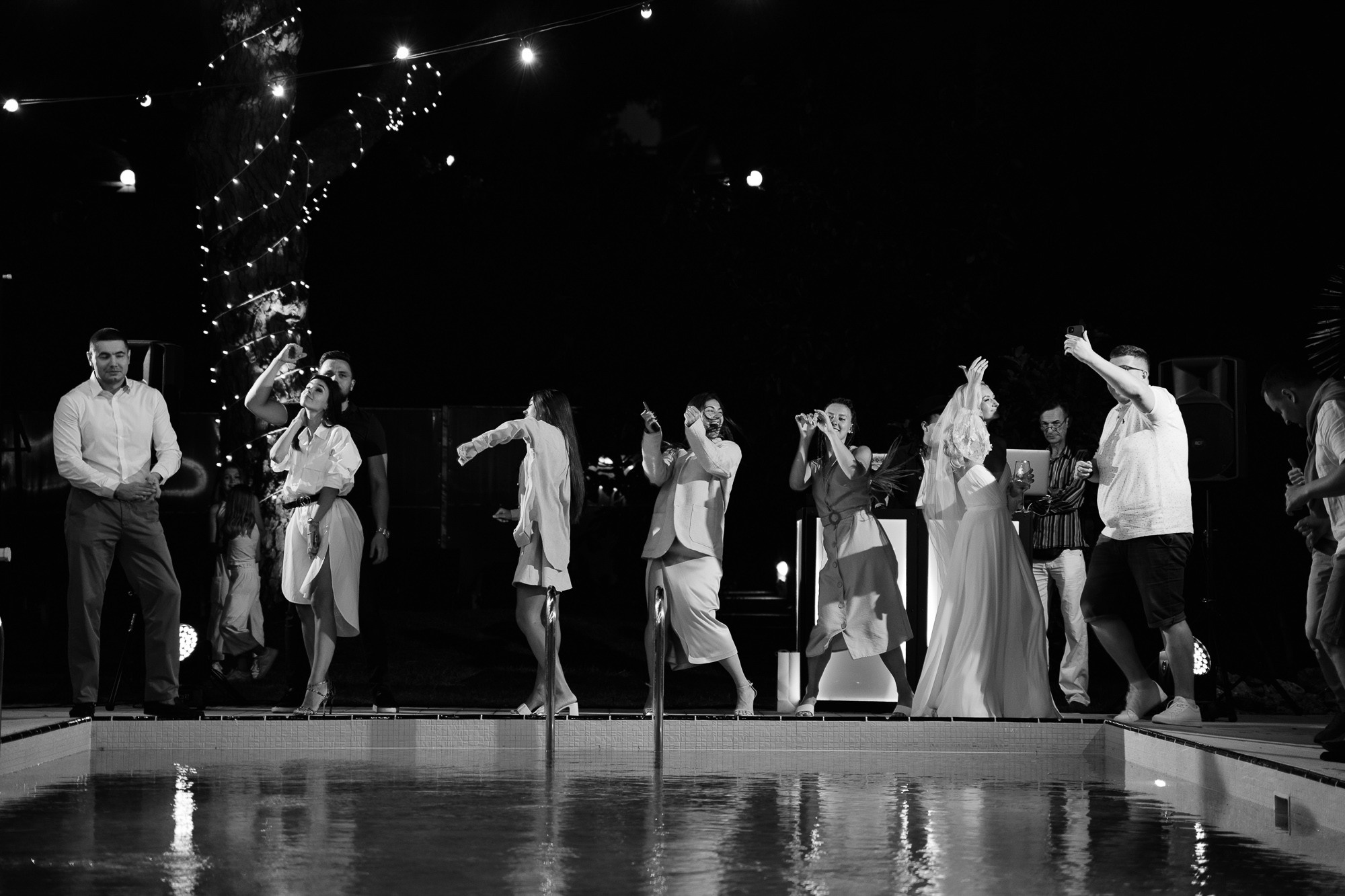 A Fire in the Pool. Hochzeitsfotograf, Familienfotograf Stuttgart, Deutschland. Alex Popov