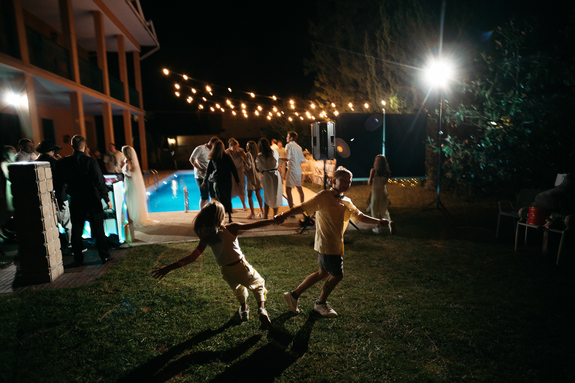 A Fire in the Pool. Hochzeitsfotograf, Familienfotograf Stuttgart, Deutschland. Alex Popov