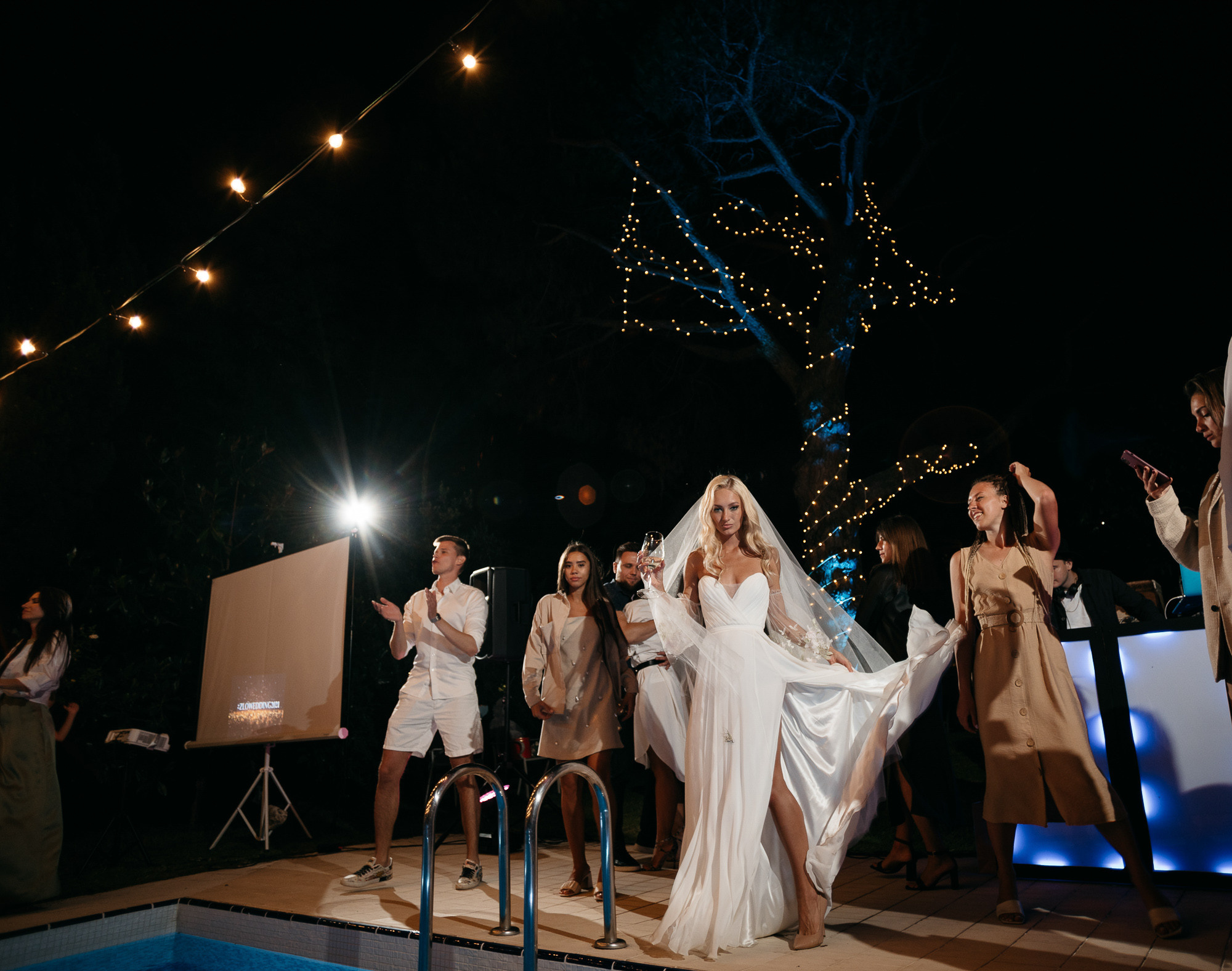 A Fire in the Pool. Hochzeitsfotograf, Familienfotograf Stuttgart, Deutschland. Alex Popov