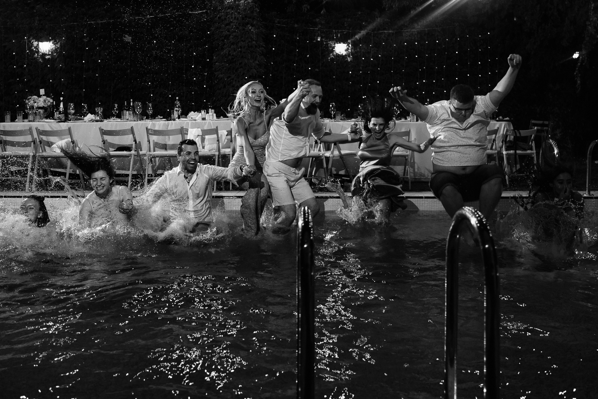 A Fire in the Pool. Hochzeitsfotograf, Familienfotograf Stuttgart, Deutschland. Alex Popov