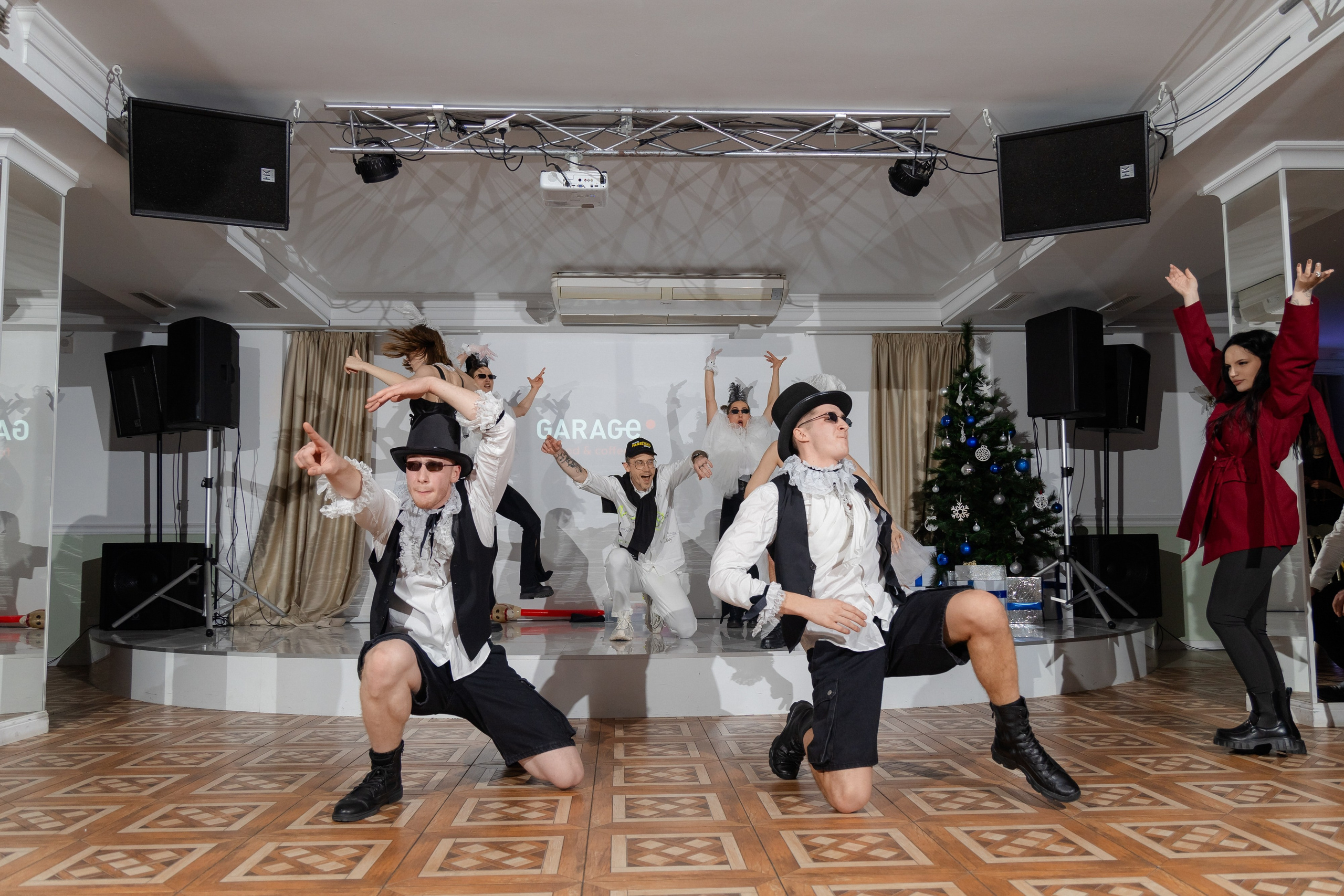Корпоративная фотосъемка для кафе GARAGE | Новый год 2025 | Минск. Свадебный фотограф в Минске/Беларуси Сергей Спиридонов