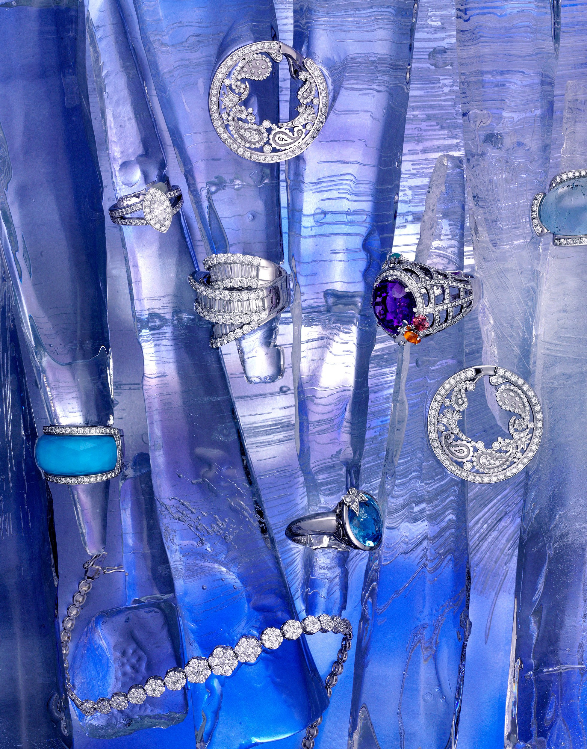 Ювелирные изделия. Предметная фотосъемка антиквариата, ювелирных украшений, камнерезных изделий, картин, предметов искусства и коллекционных предметов