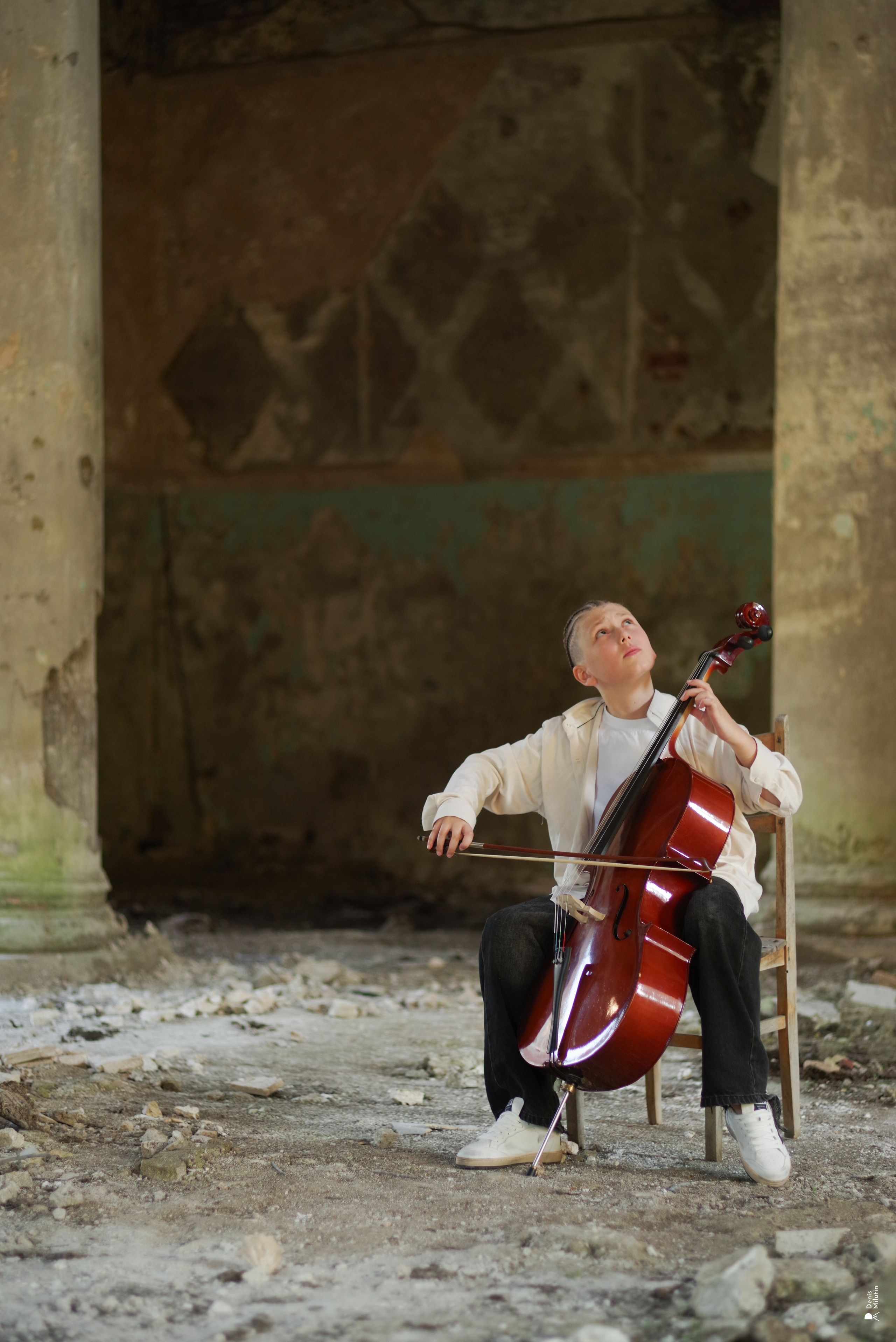 Виолончелист. Портретный фотограф Денис Милютин