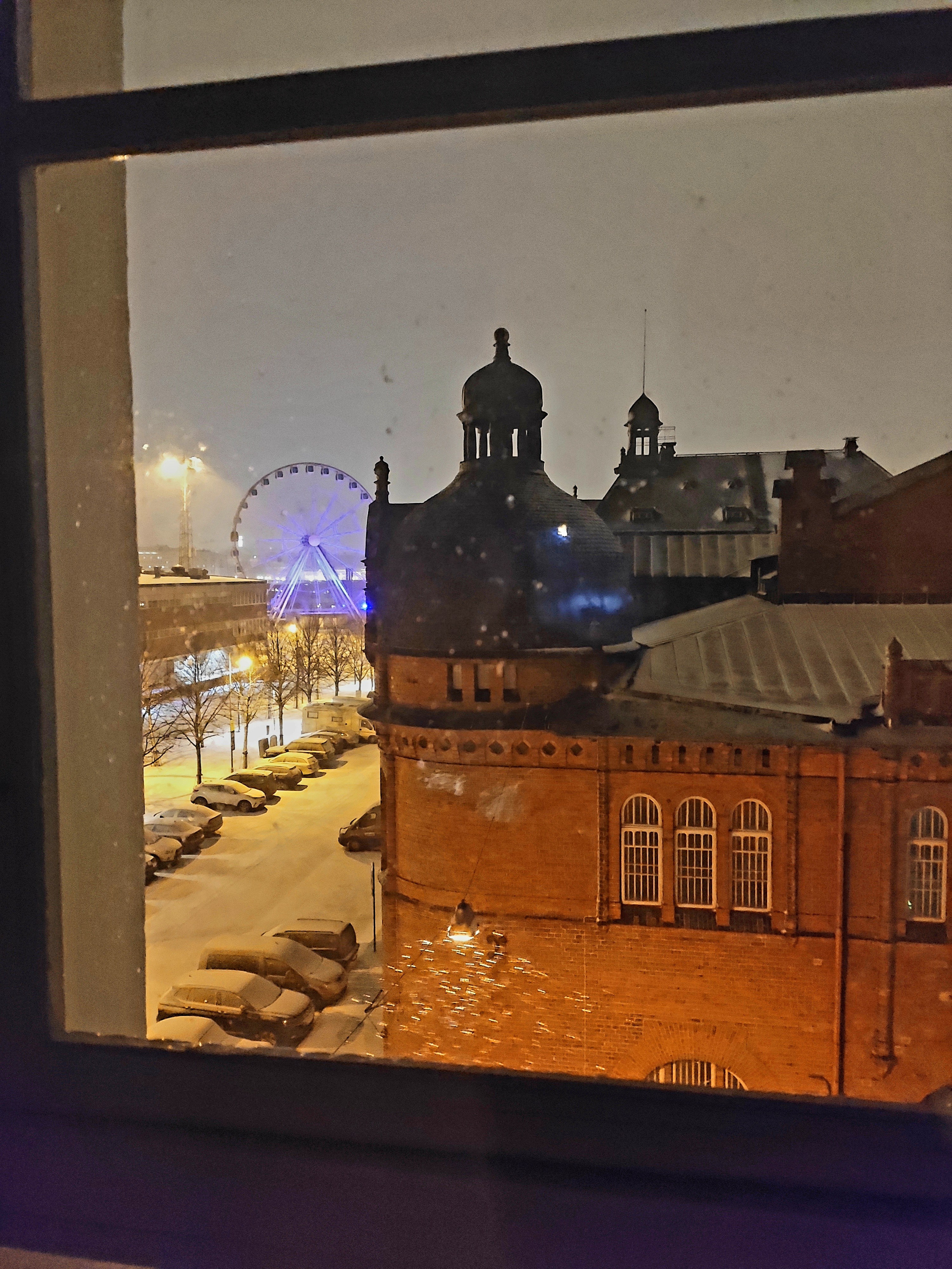 Три страны за один день. Можно и отправляться спать в любимом отеле Скандик Марина с видом на колесо ФиннЭйр