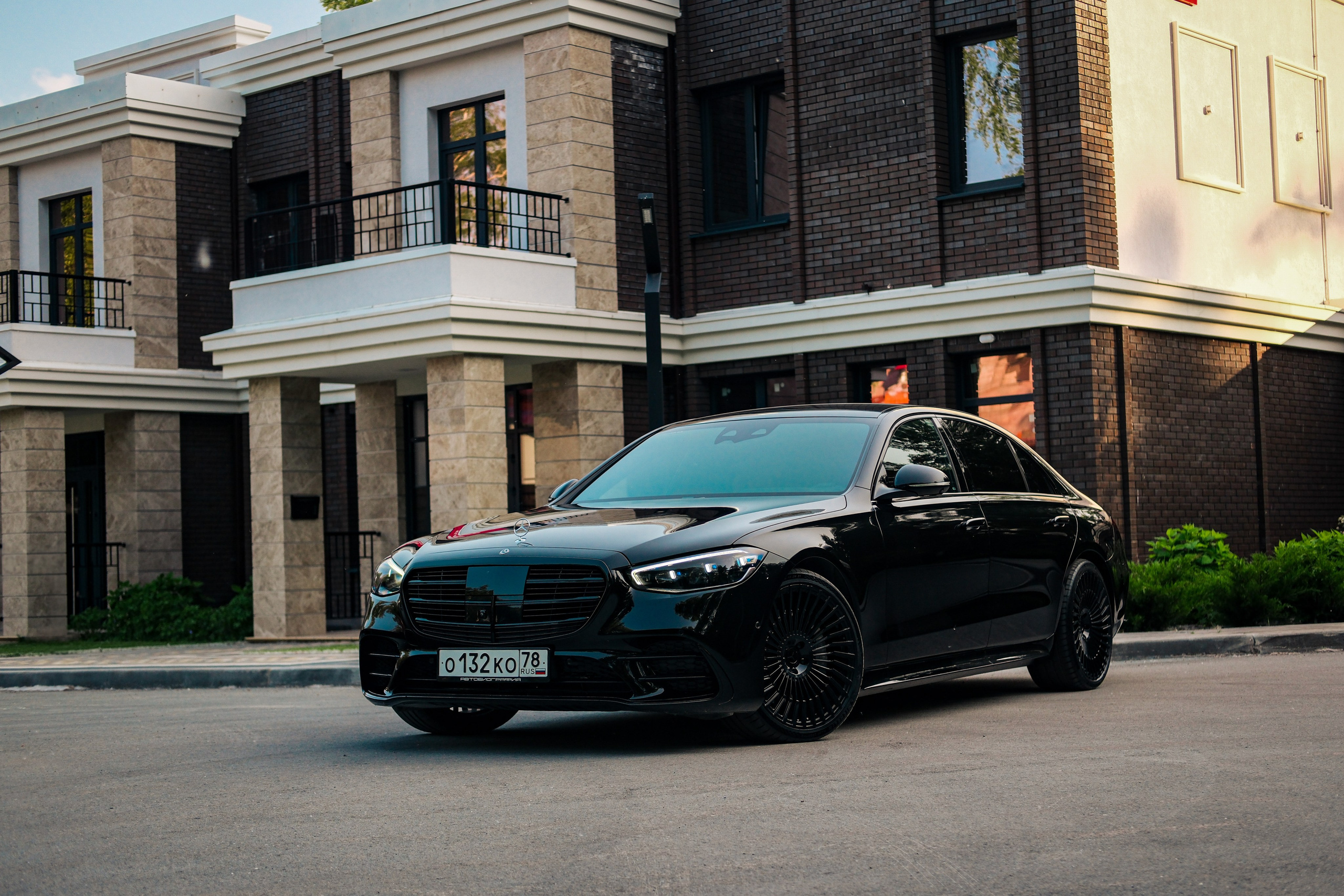 Профессиональная фотосессия Mercedes-Benz S-класс в&nbsp;Новосибирске. Автомобильный фотограф Чанчин Владимир: детальные снимки кузова, интерьера и&nbsp;динамики. Съемка автомобиля для продажи
