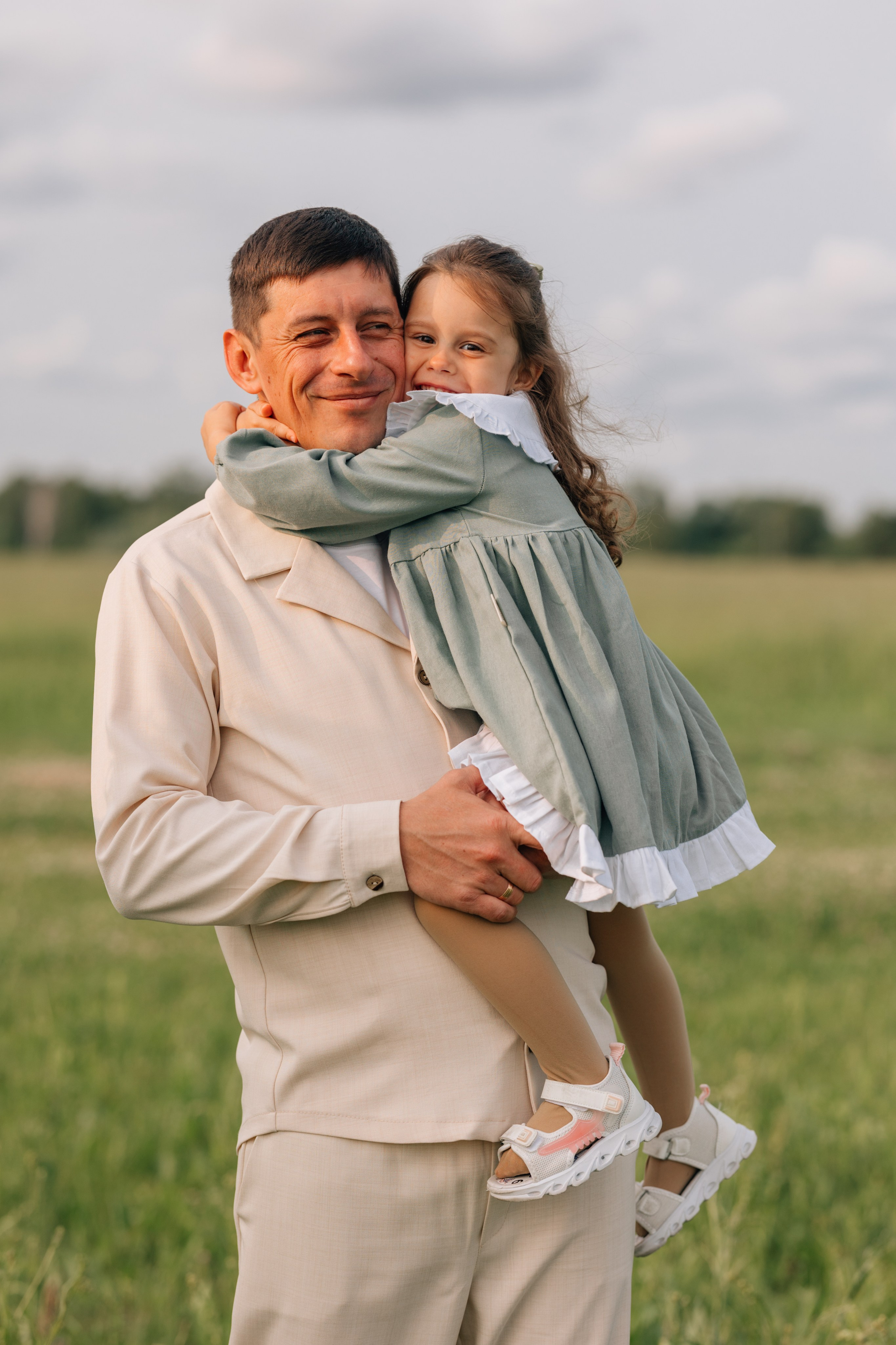 Анна, Марчелло, Настенька и Влада в поле. Фотограф Москва Светлана Кирюшина