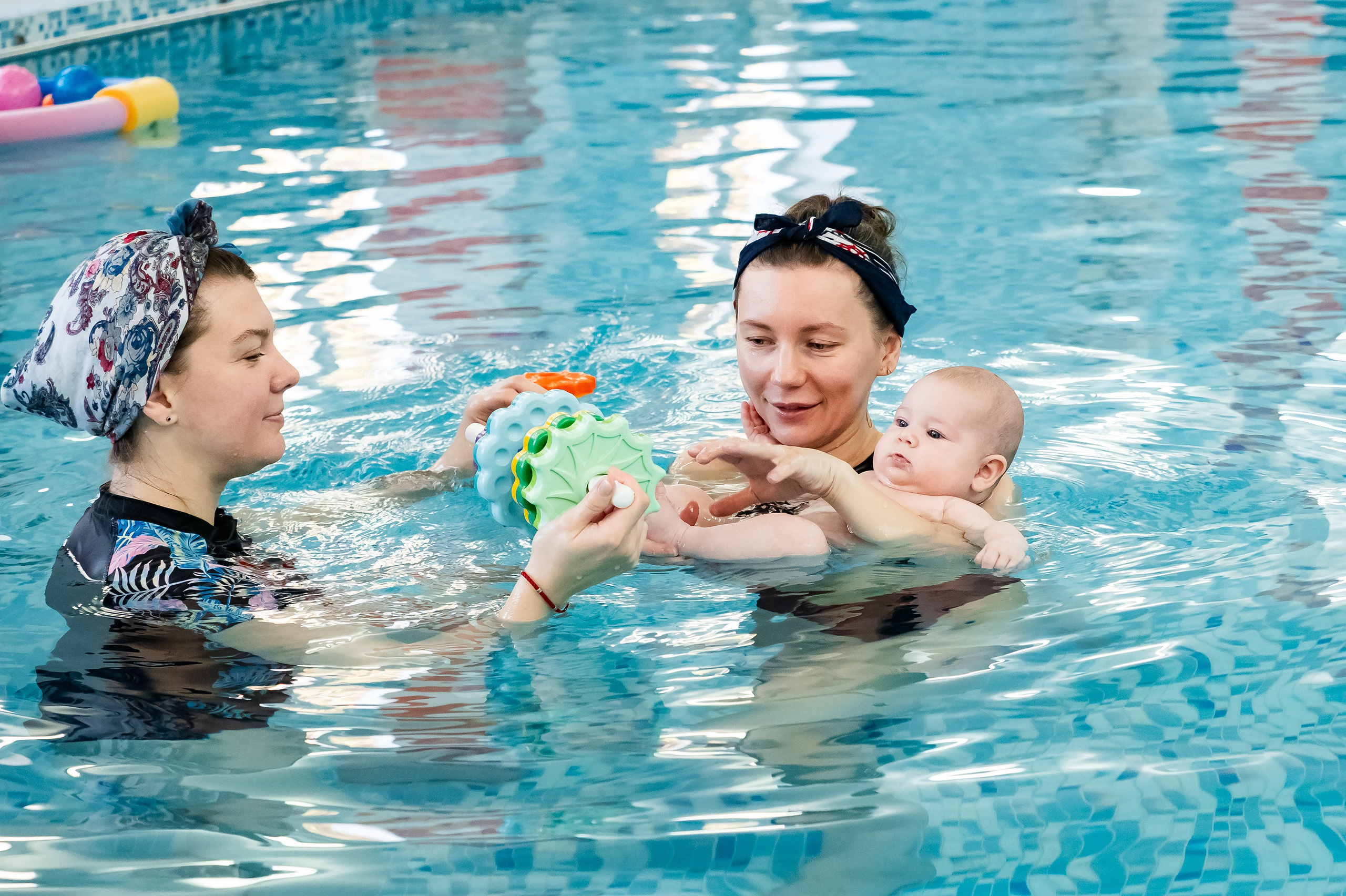 Грудничковое плавание. Репортажный, семейный и детский фотограф в Пензе и Заречном Арина Ермилова. Картины барельеф на заказ