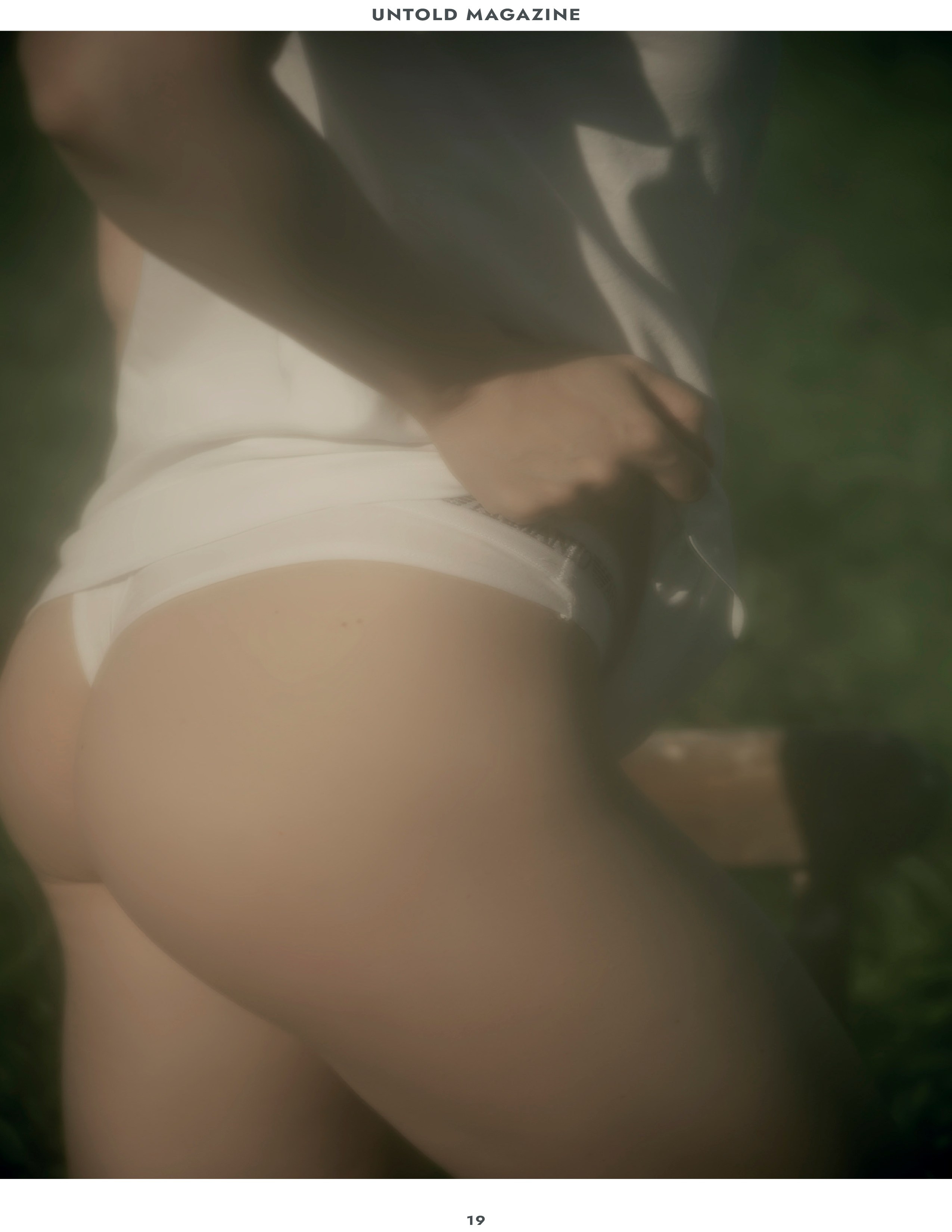 Съёмка для Untold magazine, фотограф Рязанов Антон - девушка в белье