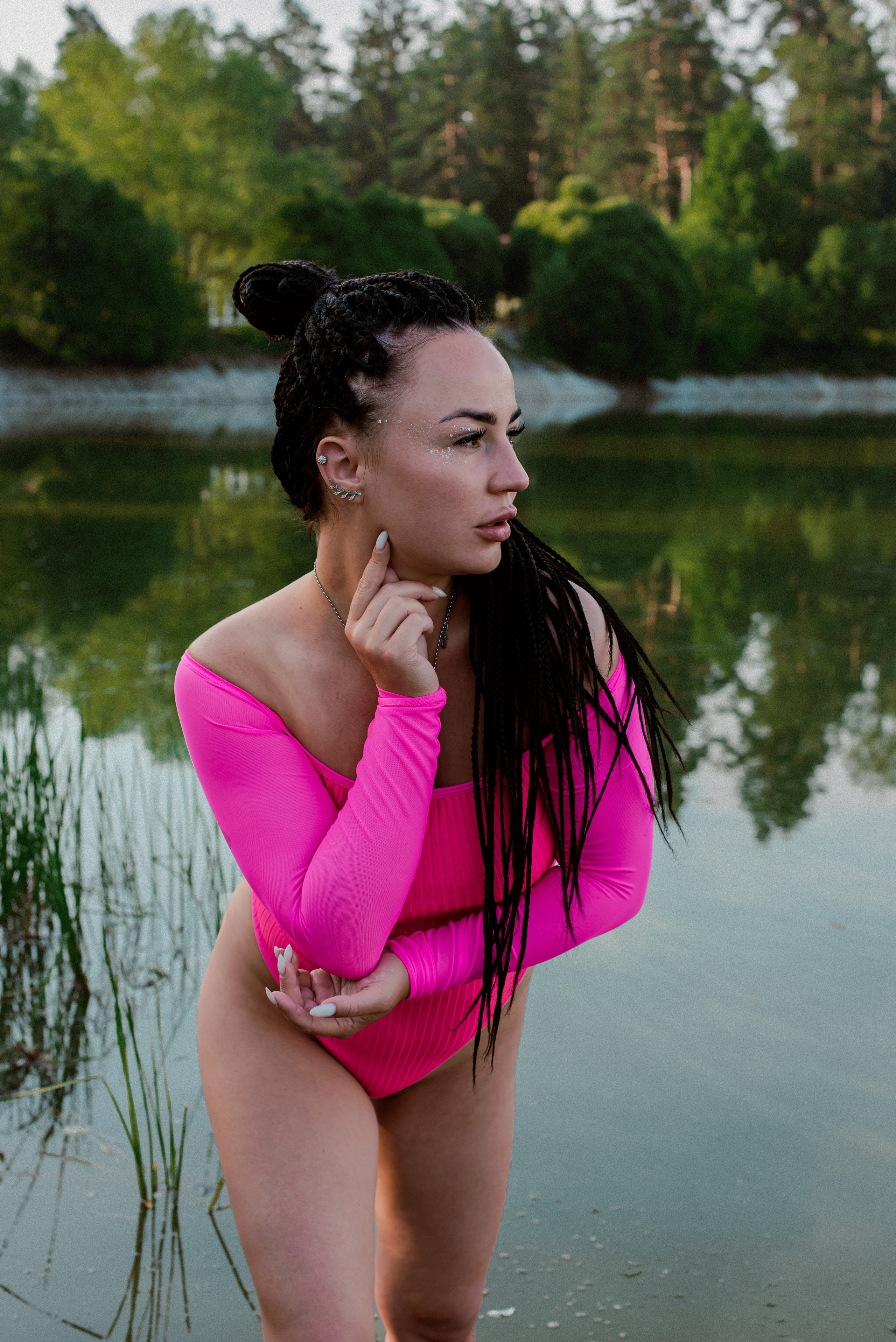 Анастасия на водоеме. Женский фотограф в Москве и МО