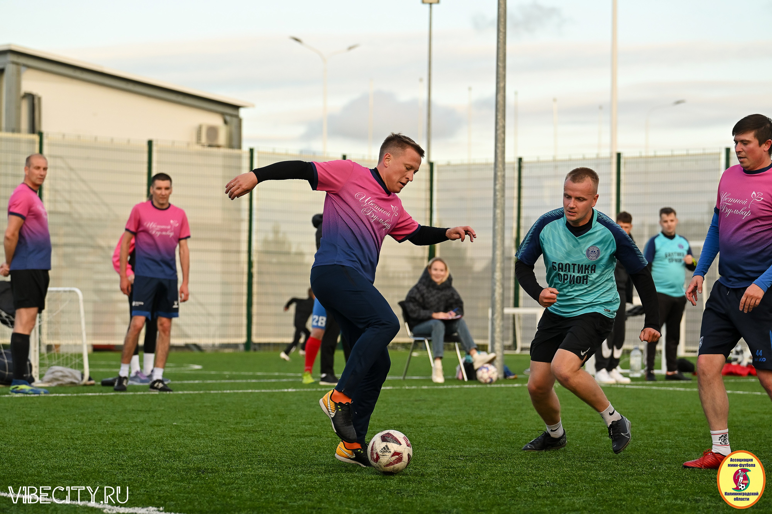 ИГРЫ МИНИ-ФУТБОЛЬНОЙ И КОРПОРАТИВНОЙ ЛИГИ. VIBECITY.RU Вайб Сити Ру Фоторепортажи Фотоотчеты Калининград