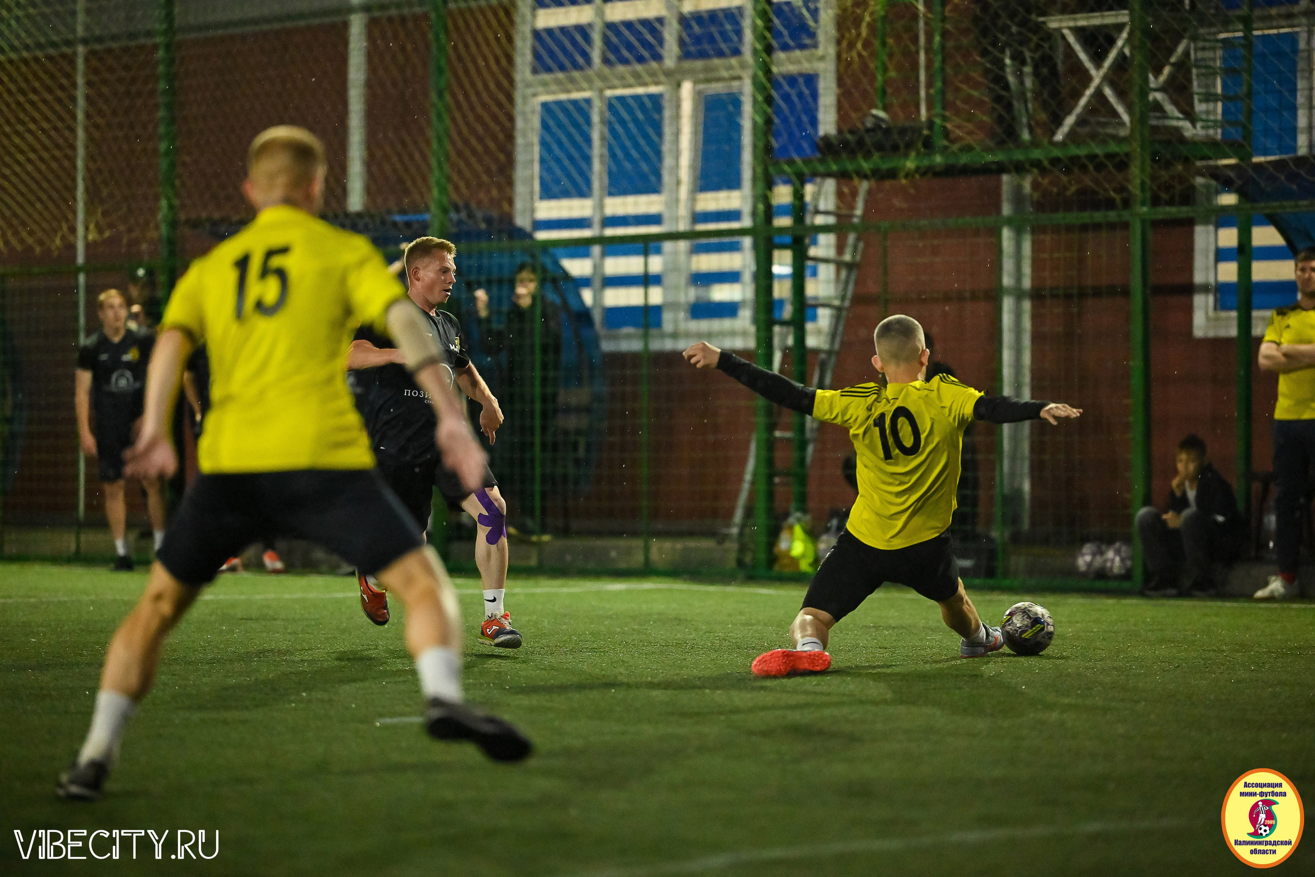 ИГРЫ МИНИ-ФУТБОЛЬНОЙ И КОРПОРАТИВНОЙ ЛИГИ. VIBECITY.RU Вайб Сити Ру Фоторепортажи Фотоотчеты Калининград