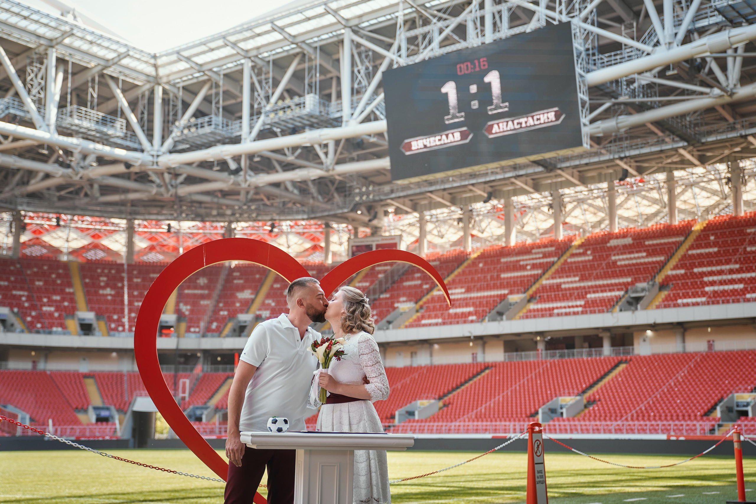 счет 1:1 на стадионе Спартак - роспись на поле