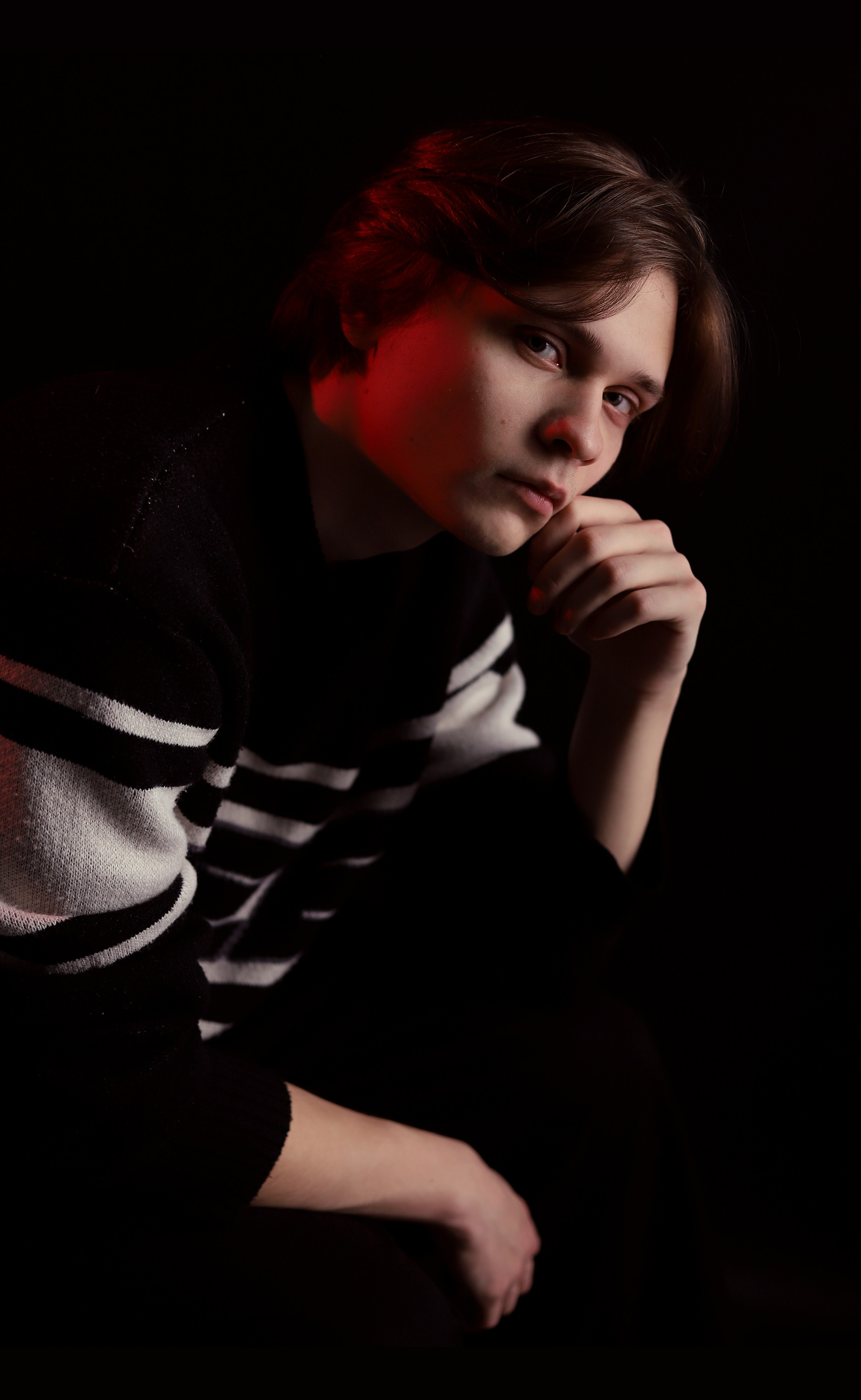 Мужская съемка в студии. Черный фон. Фотограф Кравченко Юлия. Энгельс