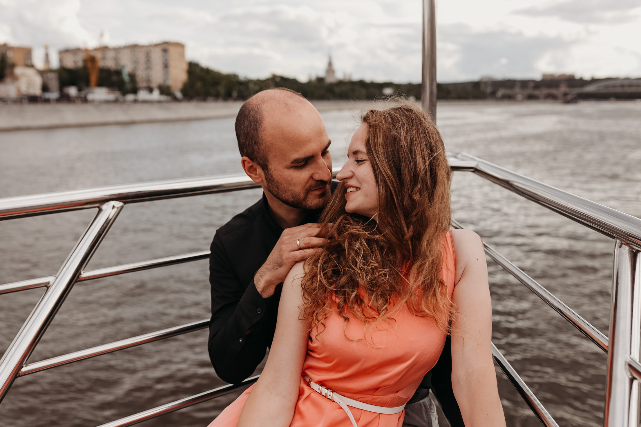 Лизе годик, на кораблике. Семейный фотограф Москва