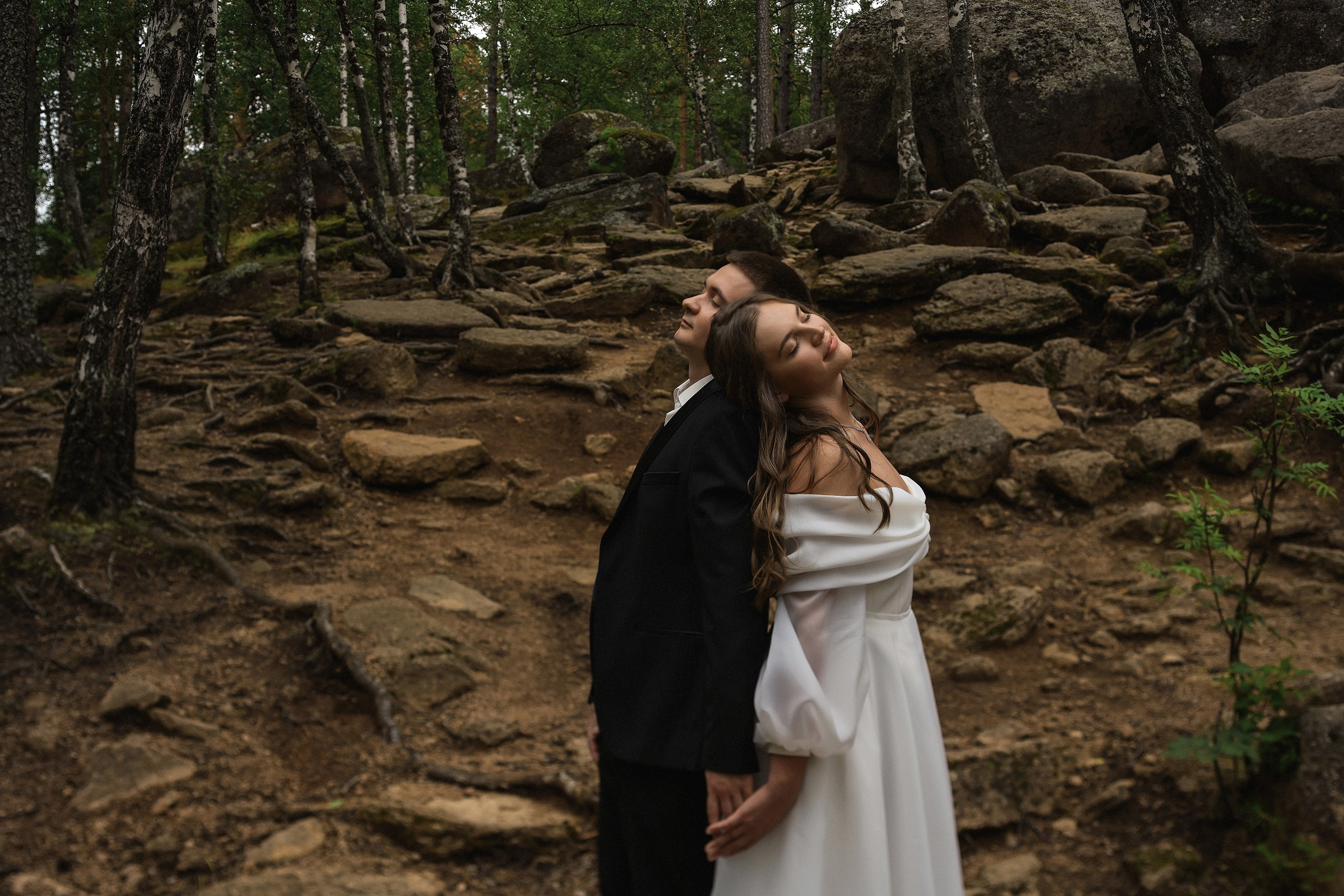 Свадебная фотосессия на Столбах в Красноярске | Экстрим и романтика в одном кадре. 📸 Свадебный и семейный фотограф в Красноярске Тихомиров Евгений | 17 лет опыта | 800+ свадеб