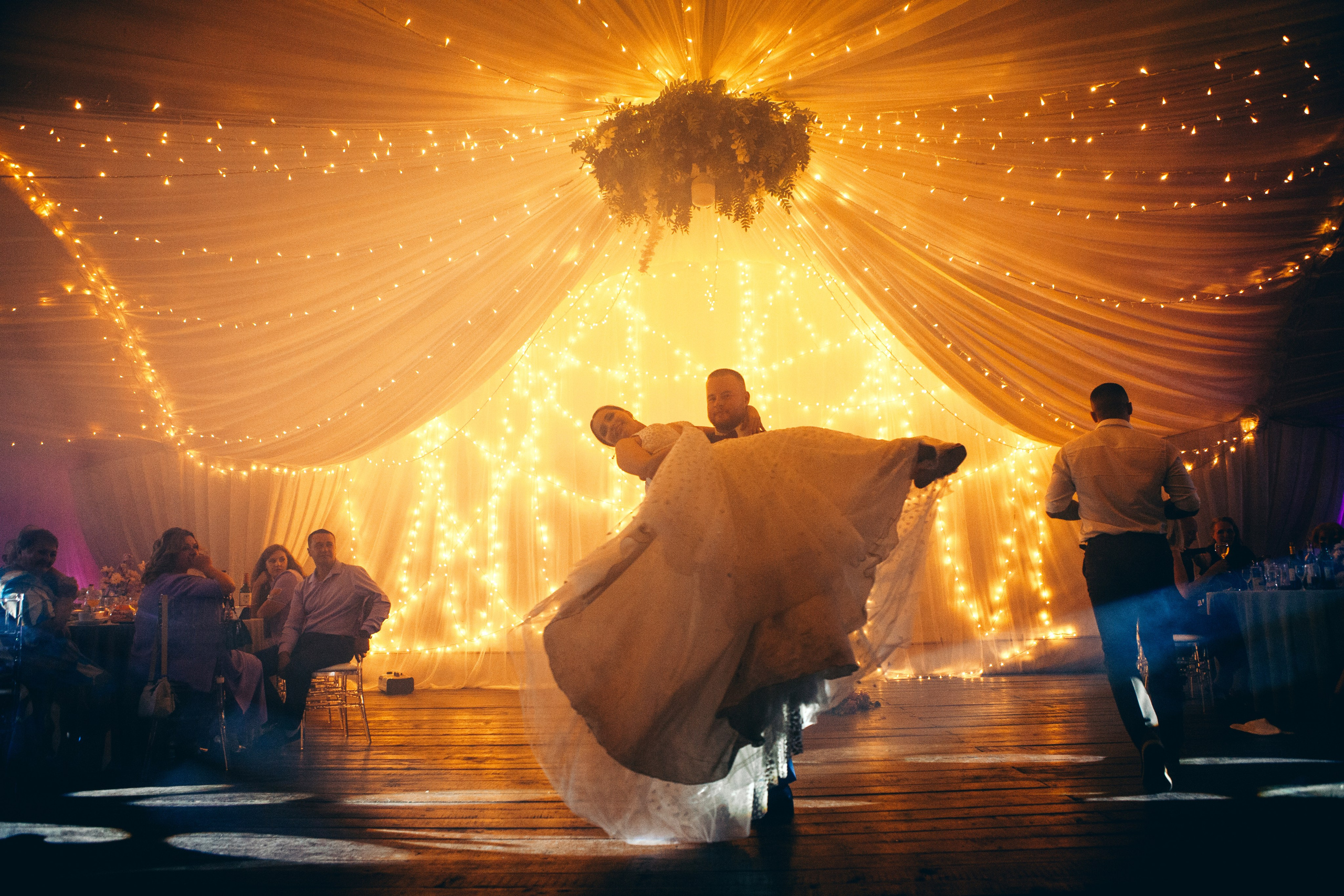 Свадебная фотосессия в отеле hartwell hotel и на патриарших прудах. Фотограф Ольга Ефремова