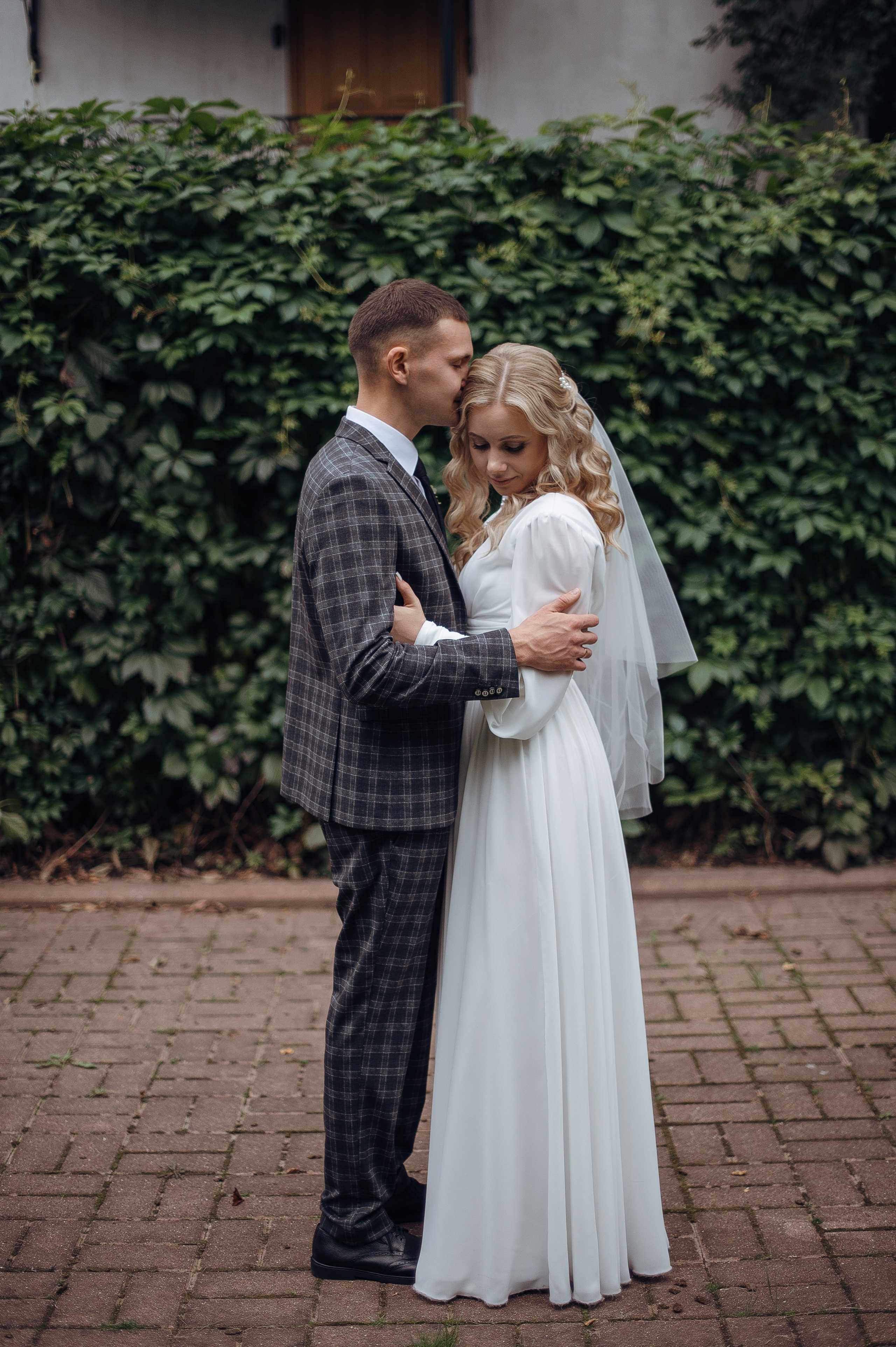 Тёплым осенним днём Николай и Наталья. Свадебный фотограф в Ярославле Денис Медоваров