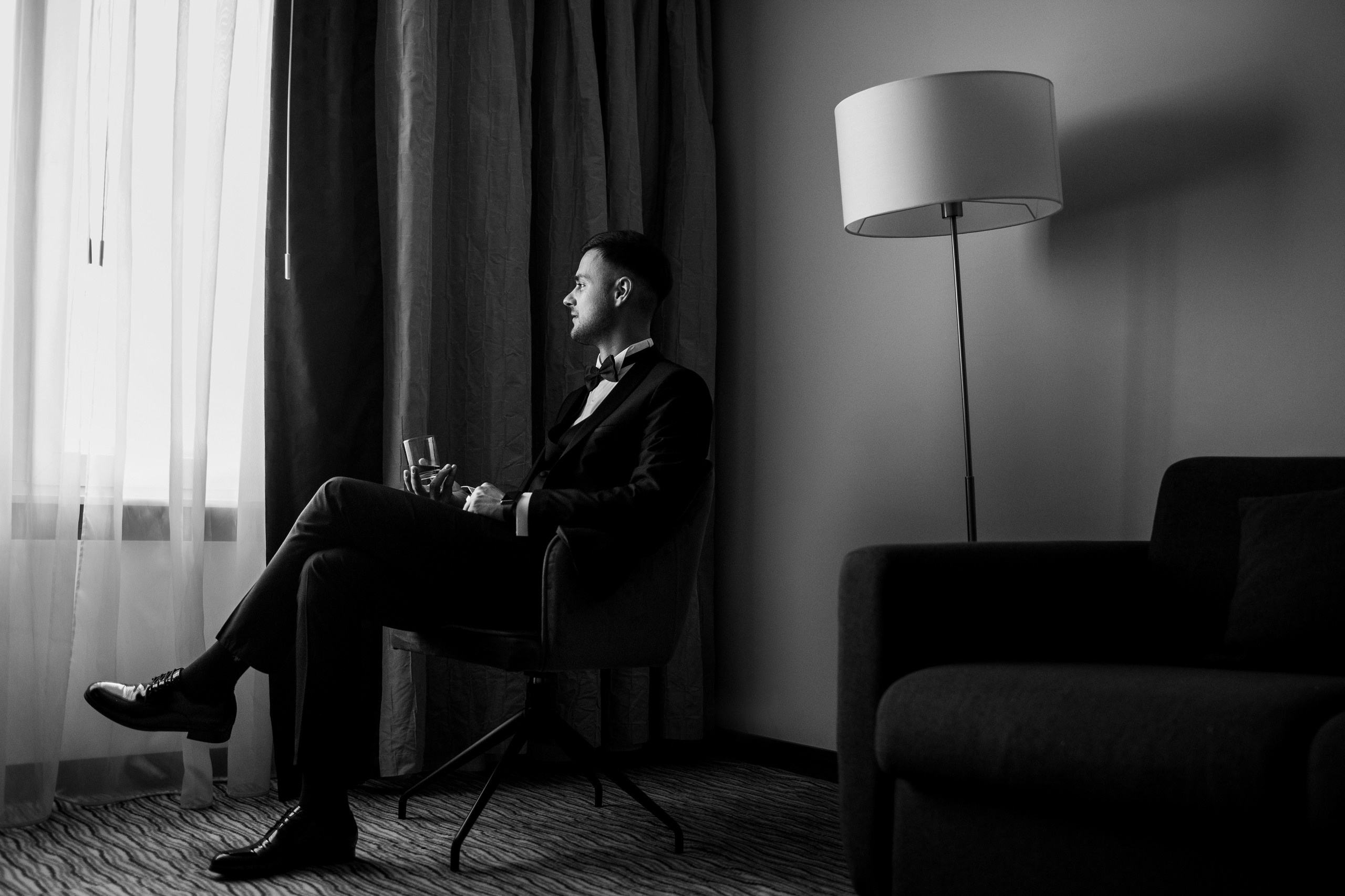 Здравствуйте! Я&nbsp;свадебный фотограф из&nbsp;Ульяновска, работаю в&nbsp;том числе по&nbsp;всей России и&nbsp;с&nbsp;выездом за&nbsp;границу. Снимаю свадьбы, lovestory, корпоративы, светский репортаж. Провожу обучение по&nbsp;фотографии, мастер-классы и&nbsp;воркшопы для других фотографов.