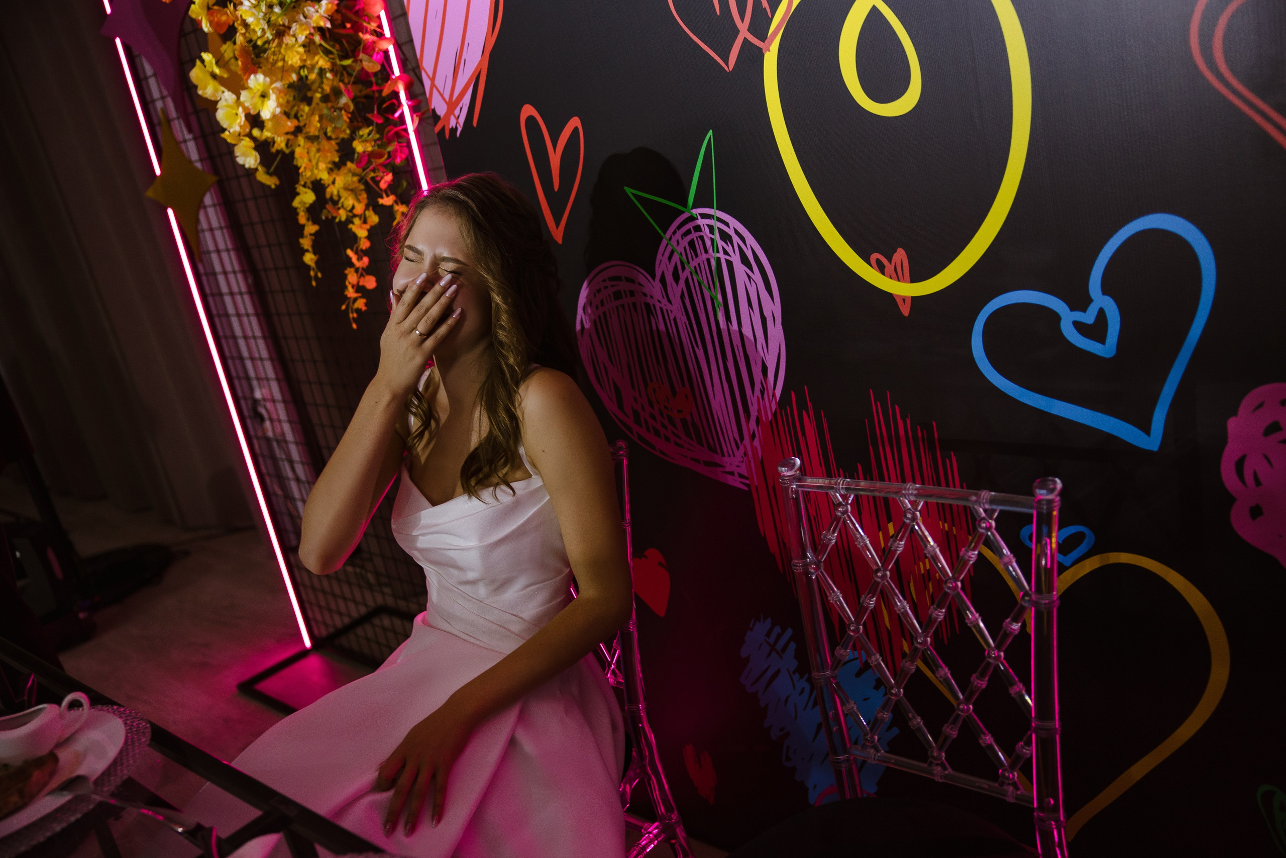 Яркая неоновая свадебная фотосессия в «Нет на карте». Свадебный и семейный фотограф в Самаре и Тольятти | Елена Топанцева