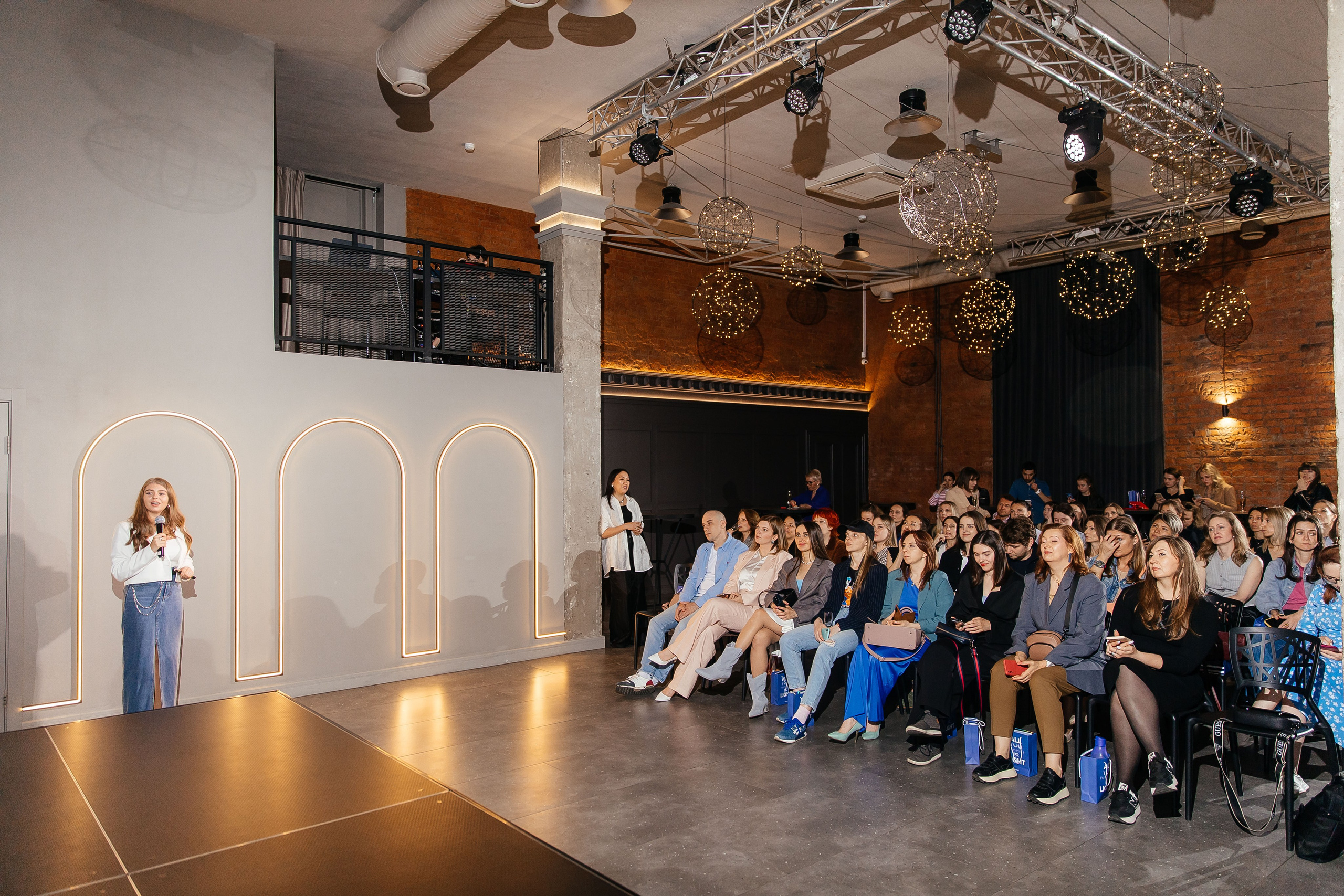 Презентация новинок систем света Maytoni в One way loft. Фотограф в Красноярске Надежда Воскресенская