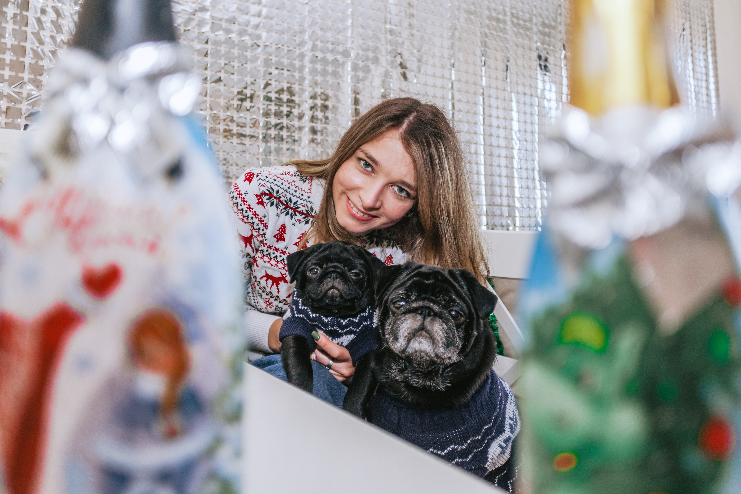 Домашняя фотосессия Оли и двух ее мопсов. Фотограф-анималист Татьяна Степанова