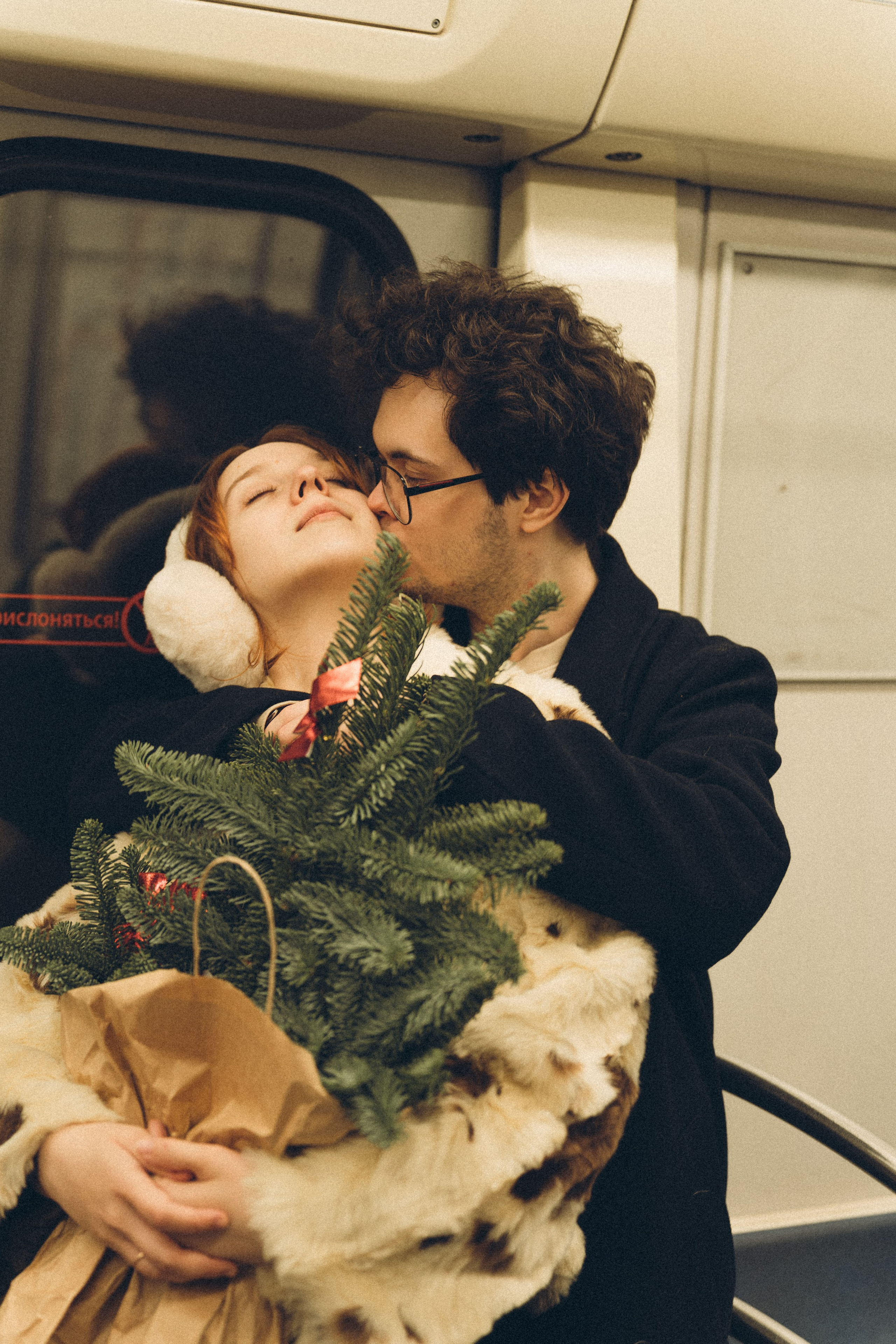 НОВОГОДНЯЯ ФОТОСЕСИИЯ ПАРЫ В МЕТРО ЛЮБОВЬ. Профессиональный фотограф, Санкт-Петербург — Виктория Богомолова