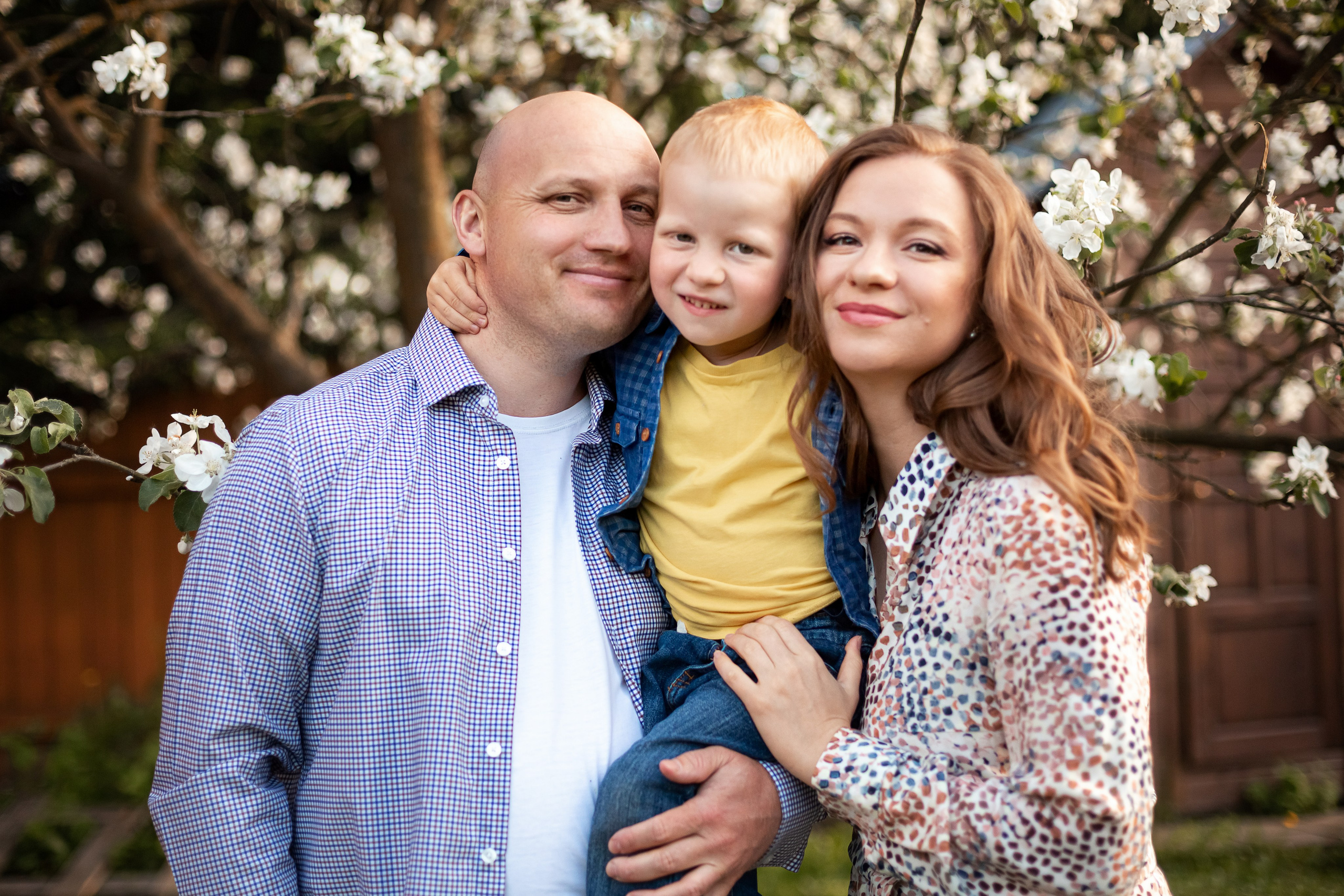 Цветущие яблони. Олеся, Юра и Федя. Семейный и детский фотограф Комина Елена, Власиха, Одинцово